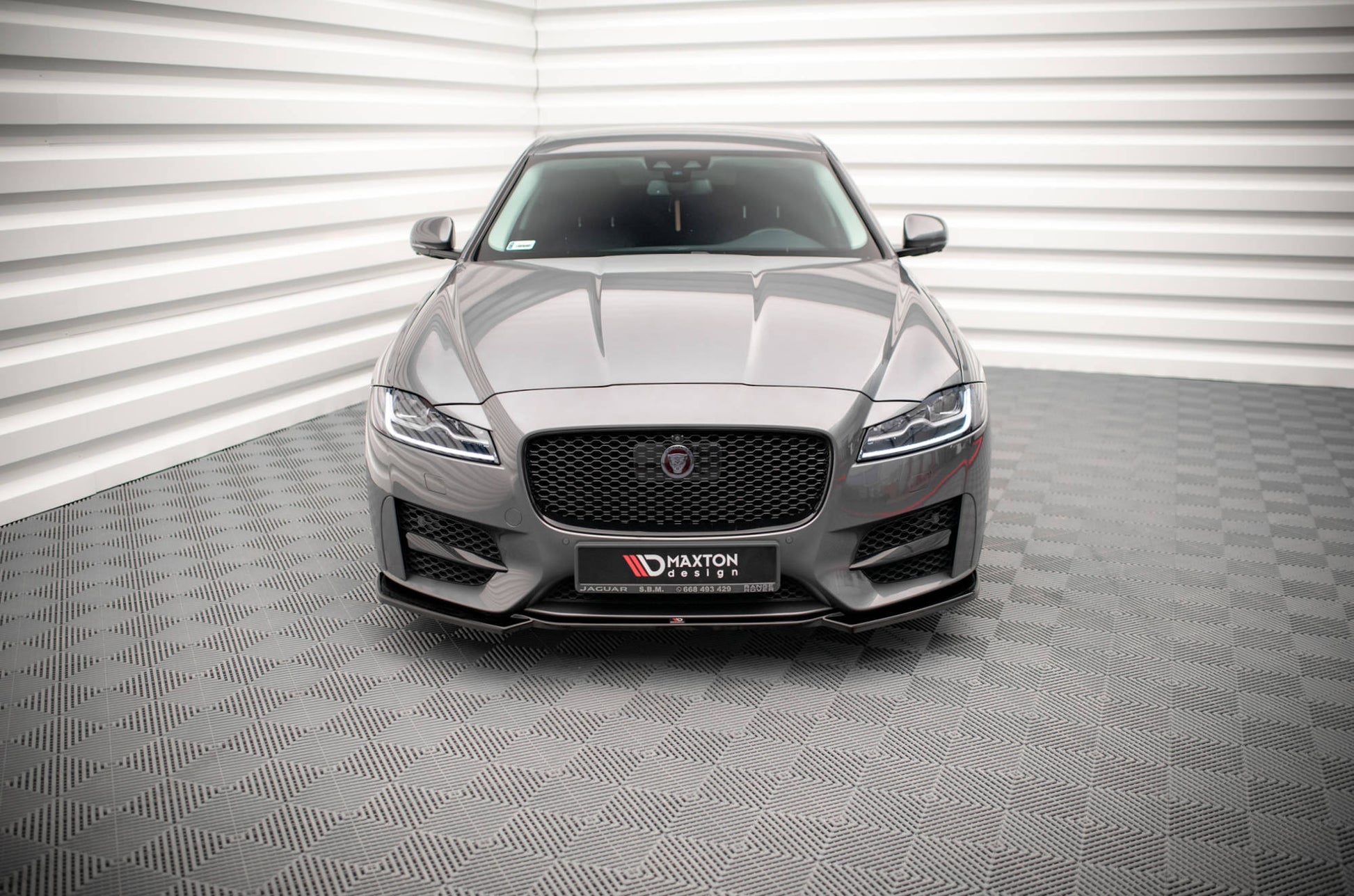 Front Ansatz V.1 für Jaguar XF R-Sport Mk2 Carbon Look