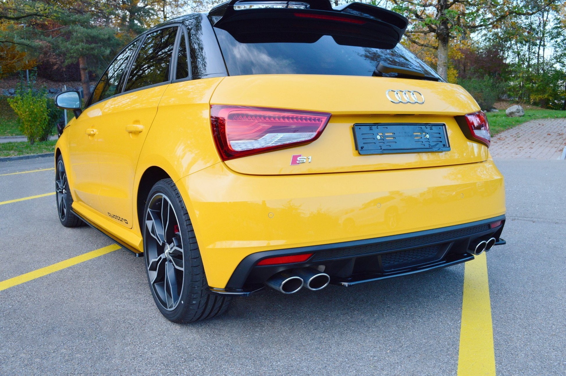 Heck Ansatz Flaps Diffusor für Audi S1 8X Carbon Look