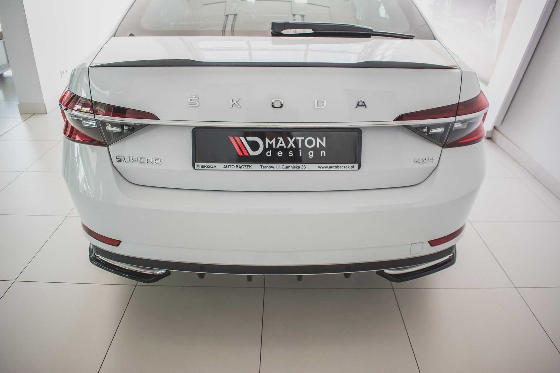 Heck Ansatz Flaps Diffusor für Skoda Superb Mk3 FL Hatchback / Kombi Carbon Look