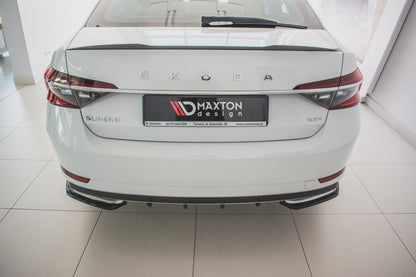 Heck Ansatz Flaps Diffusor für Skoda Superb Mk3 FL Hatchback / Kombi schwarz Hochglanz