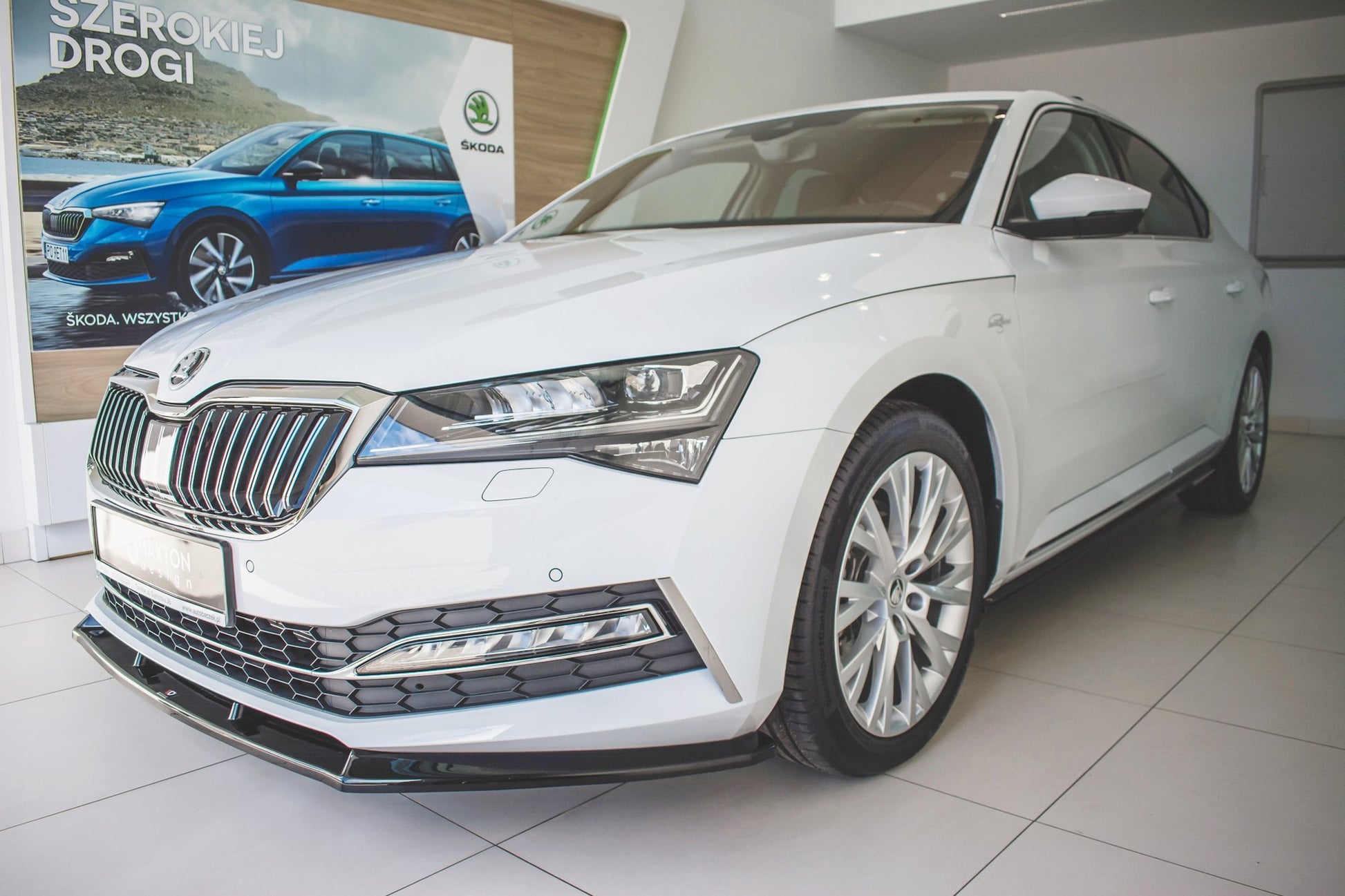 Front Ansatz V.2 für Skoda Superb Mk3 FL schwarz matt