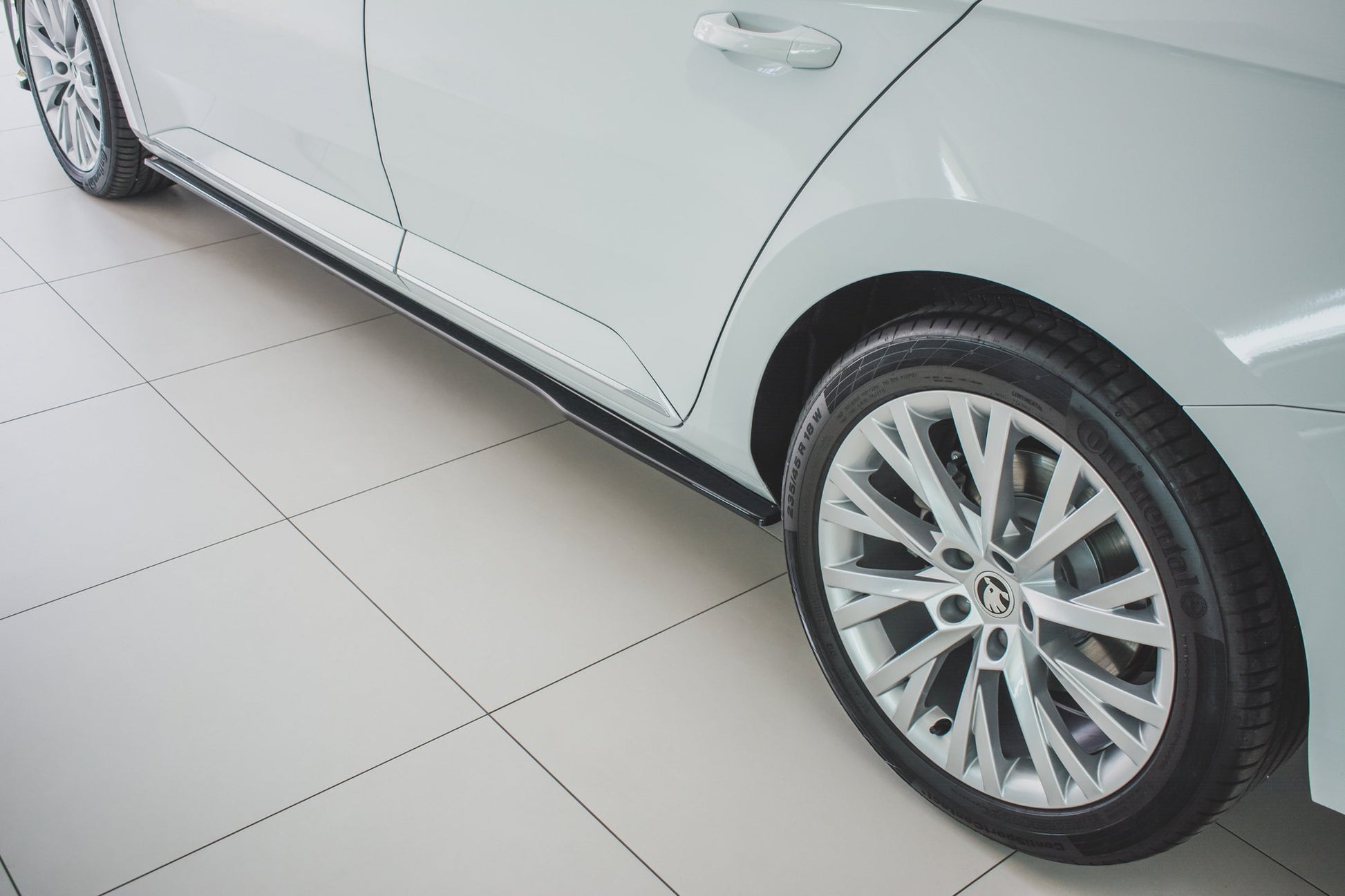 Seitenschweller Ansatz für Skoda Superb Mk3 FL Carbon Look