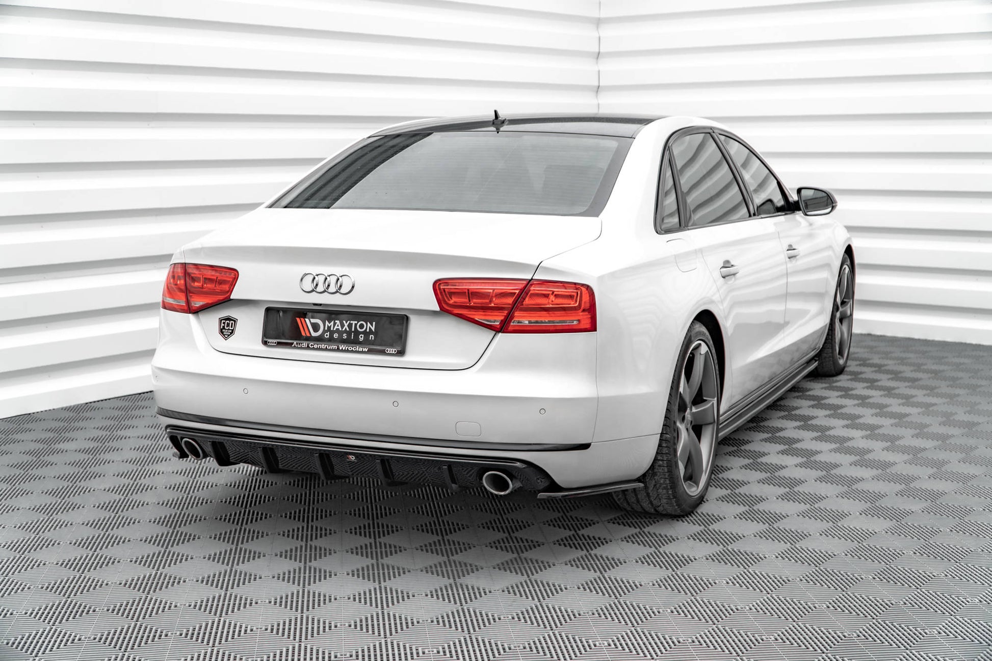 Diffusor Heck Ansatz für Audi A8 D4 schwarz Hochglanz