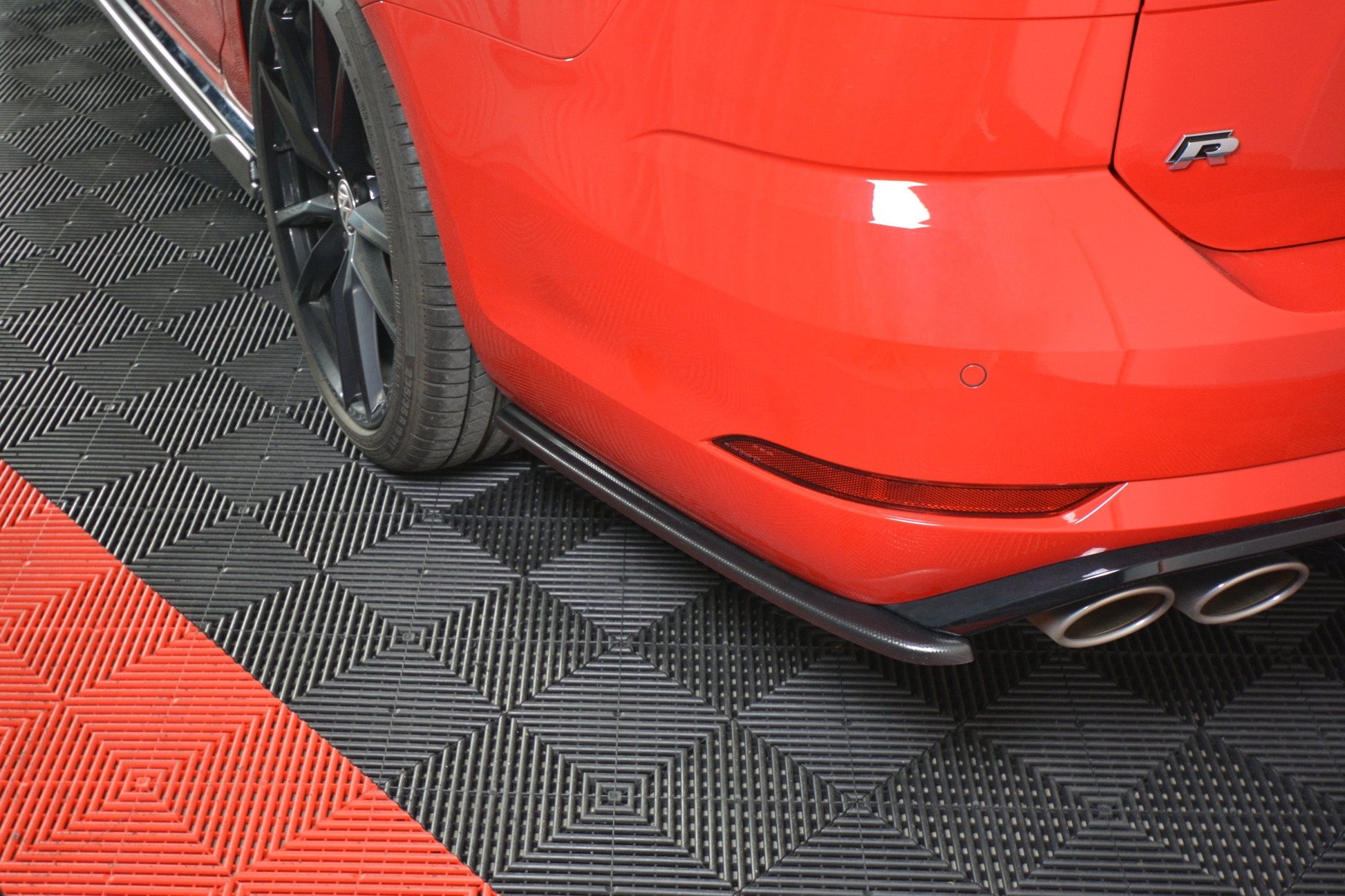 Heck Ansatz Flaps Diffusor V.1 für VW GOLF 7 R VARIANT FACELIFT  schwarz matt
