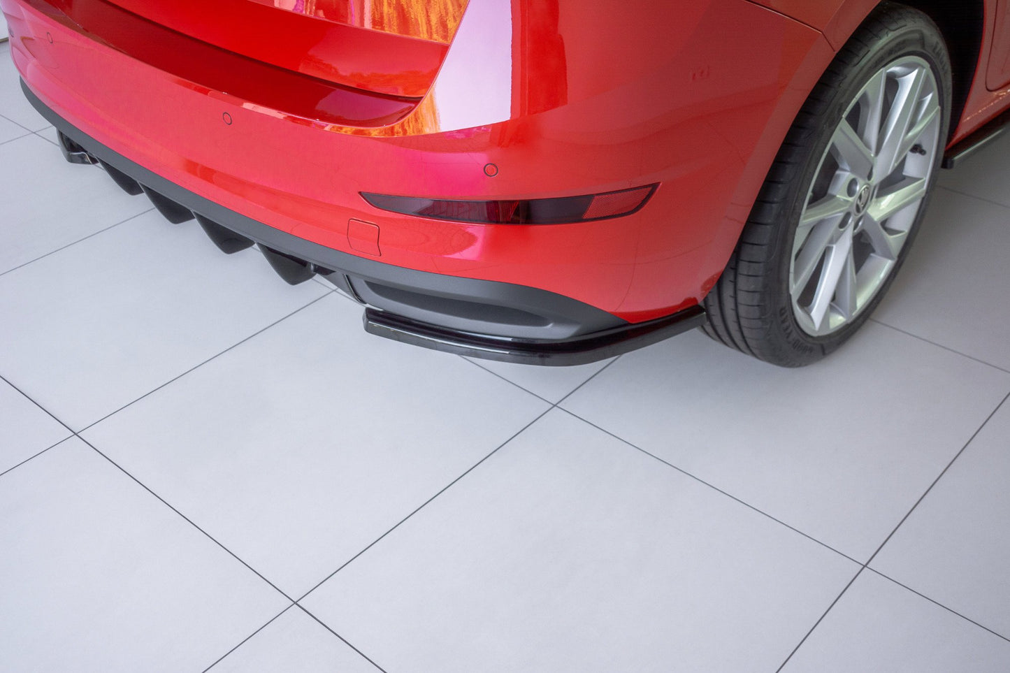Heck Ansatz Flaps Diffusor für Skoda Scala Carbon Look