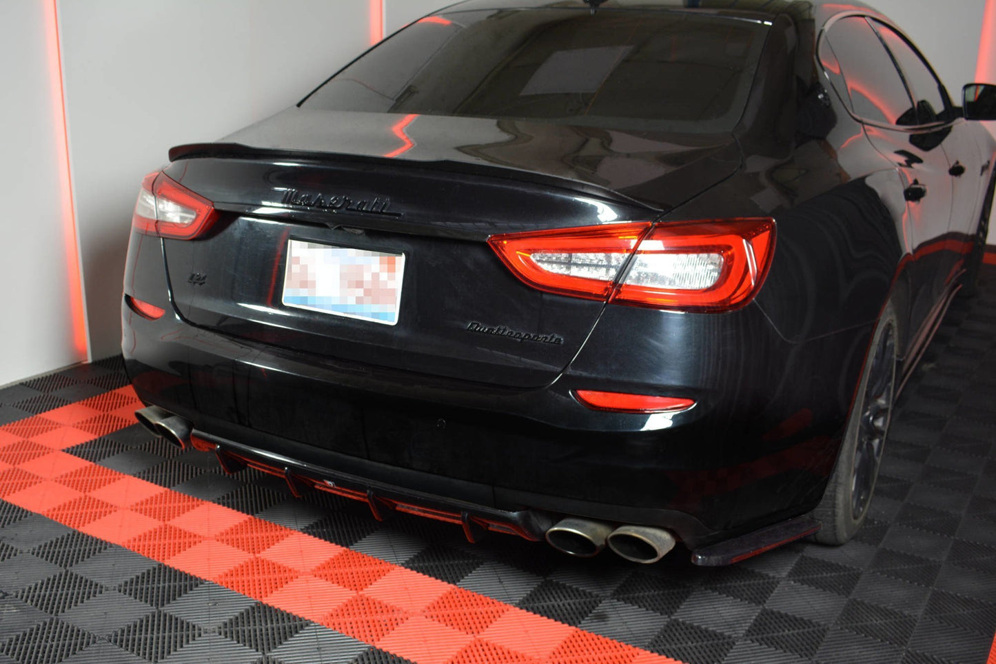 Heck Ansatz Flaps Diffusor für MASERATI QUATTROPORTE MK.6 vor Facelift schwarz Hochglanz