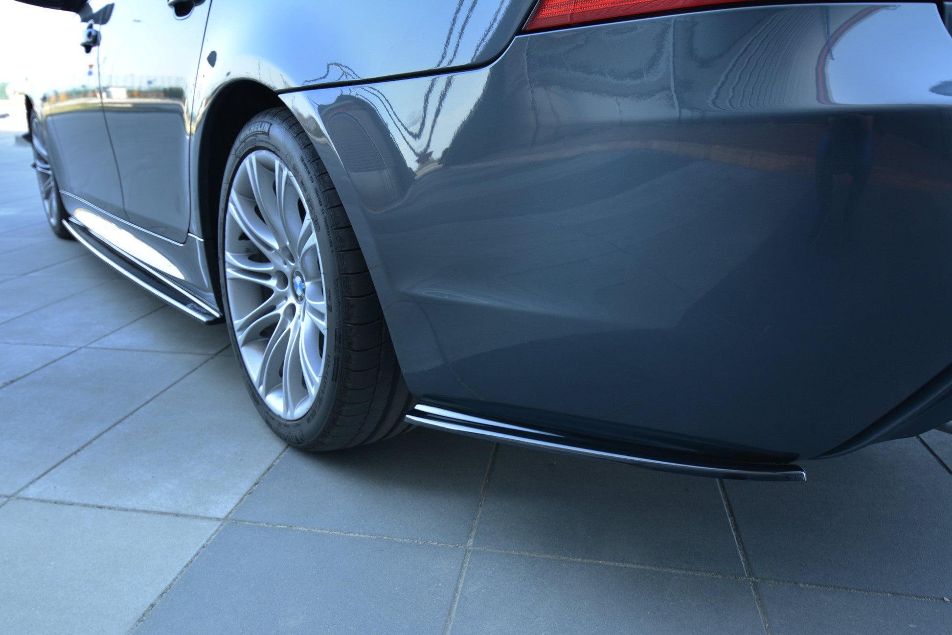 Heck Ansatz Flaps Diffusor für BMW 5er E60/E61 M Paket schwarz matt
