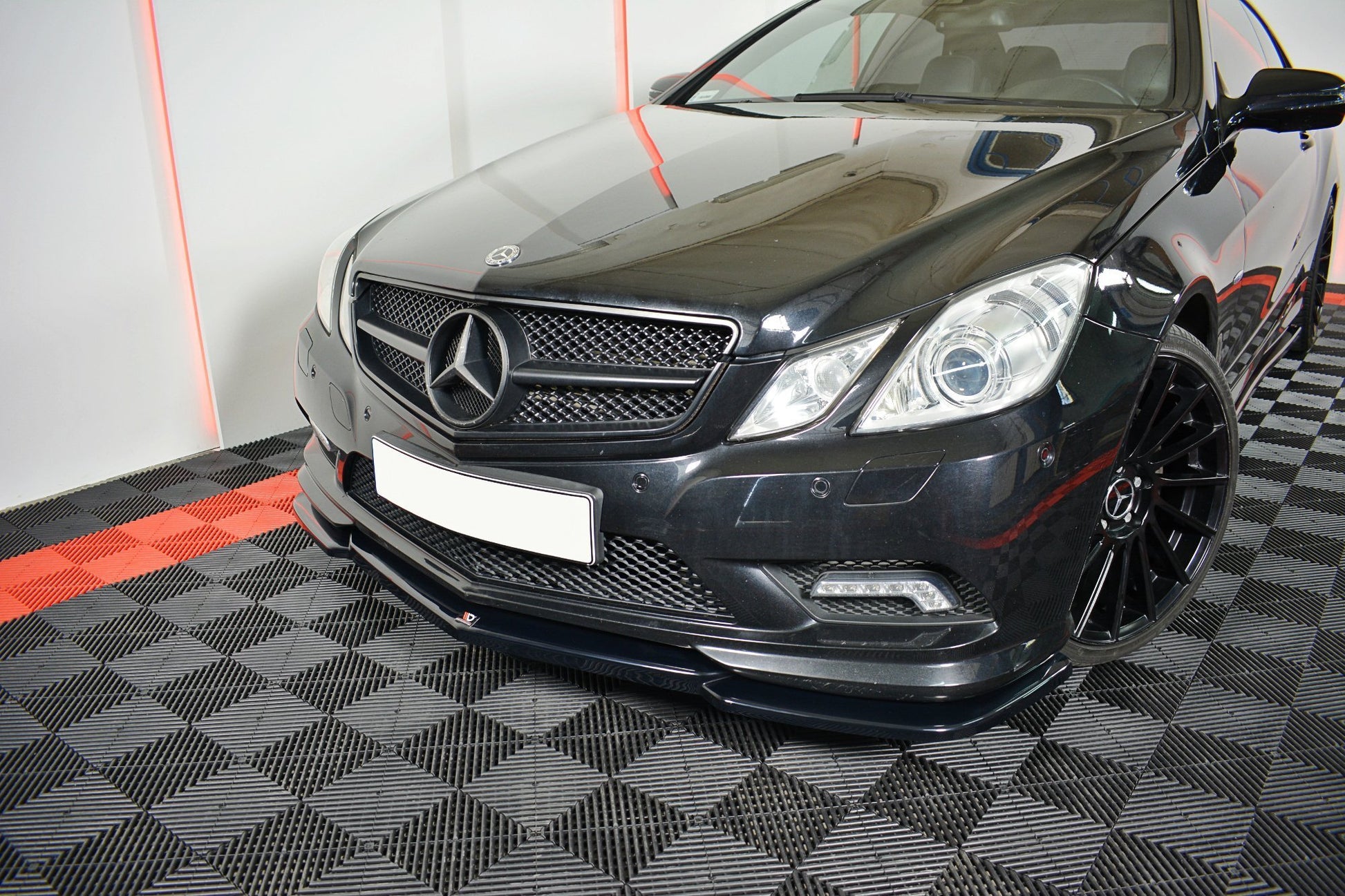 Front Ansatz für  Mercedes-Benz E-Klasse W207 Coupe AMG-Line schwarz Hochglanz