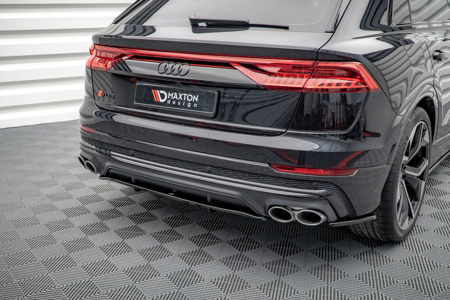Mittlerer Diffusor Heck Ansatz DTM Look für Audi SQ8 Mk1 schwarz Hochglanz
