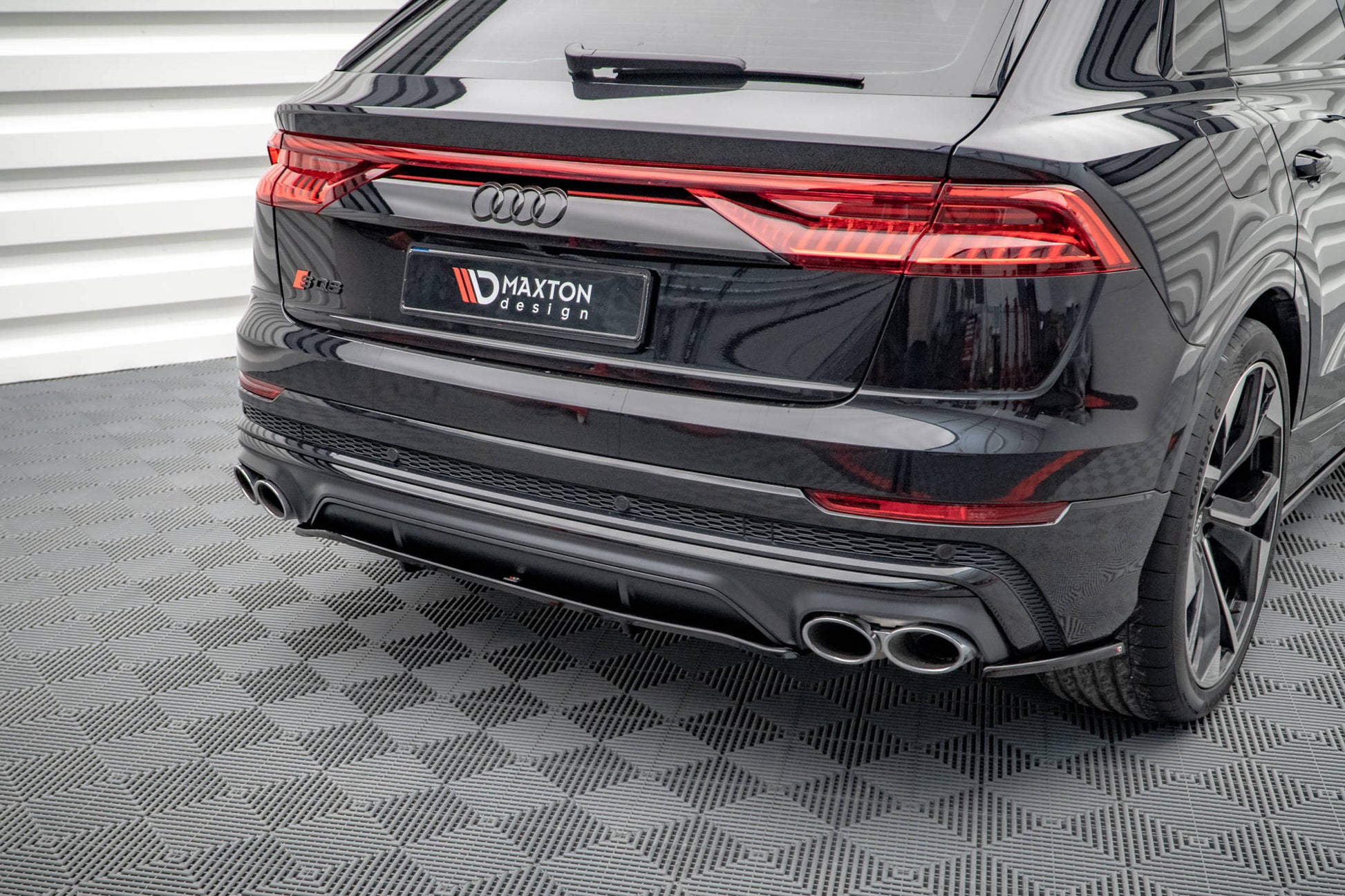 Mittlerer Diffusor Heck Ansatz DTM Look für Audi SQ8 Mk1 schwarz Hochglanz