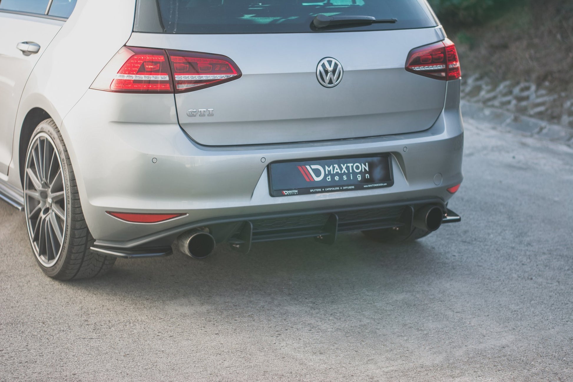 Heck Ansatz Flaps Diffusor V.2 für VW Golf 7 GTI  schwarz Hochglanz