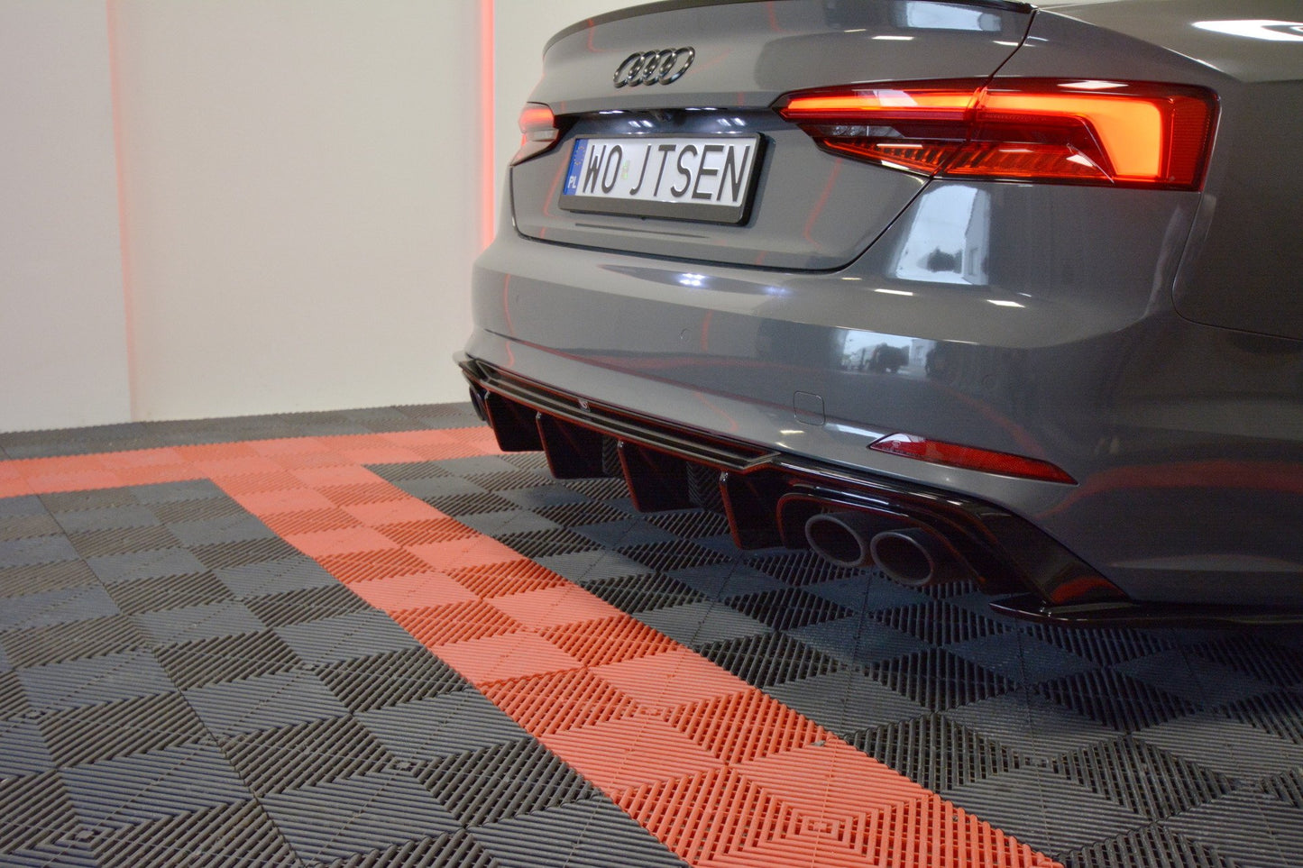 Diffusor Heck Ansatz für Audi S5 F5 Coupe / Sportback schwarz Hochglanz