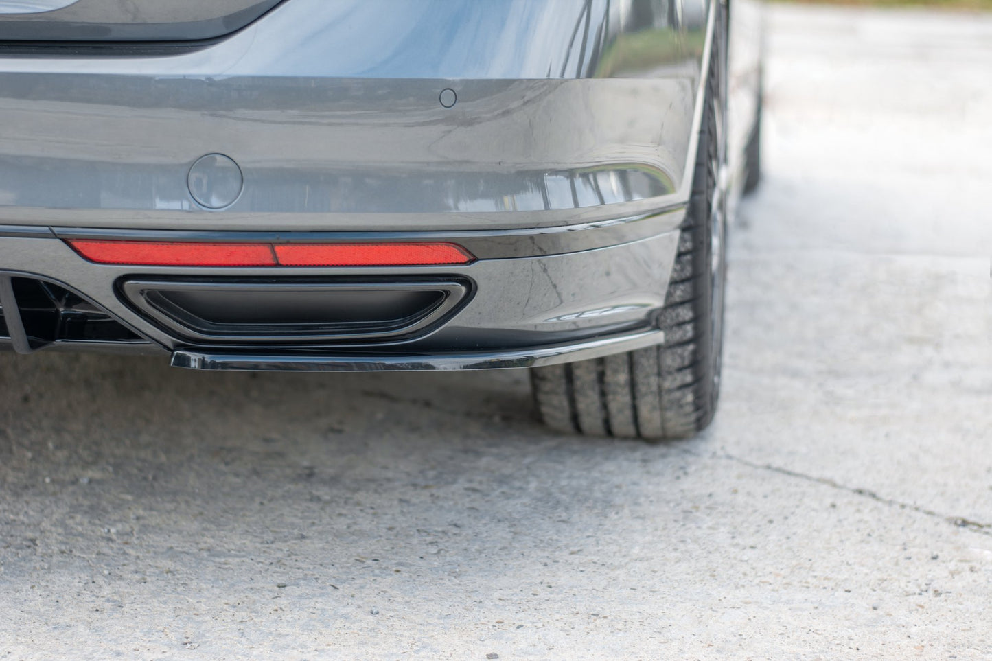 Heck Ansatz Flaps Diffusor für Volkswagen Passat R-Line B8 schwarz Hochglanz