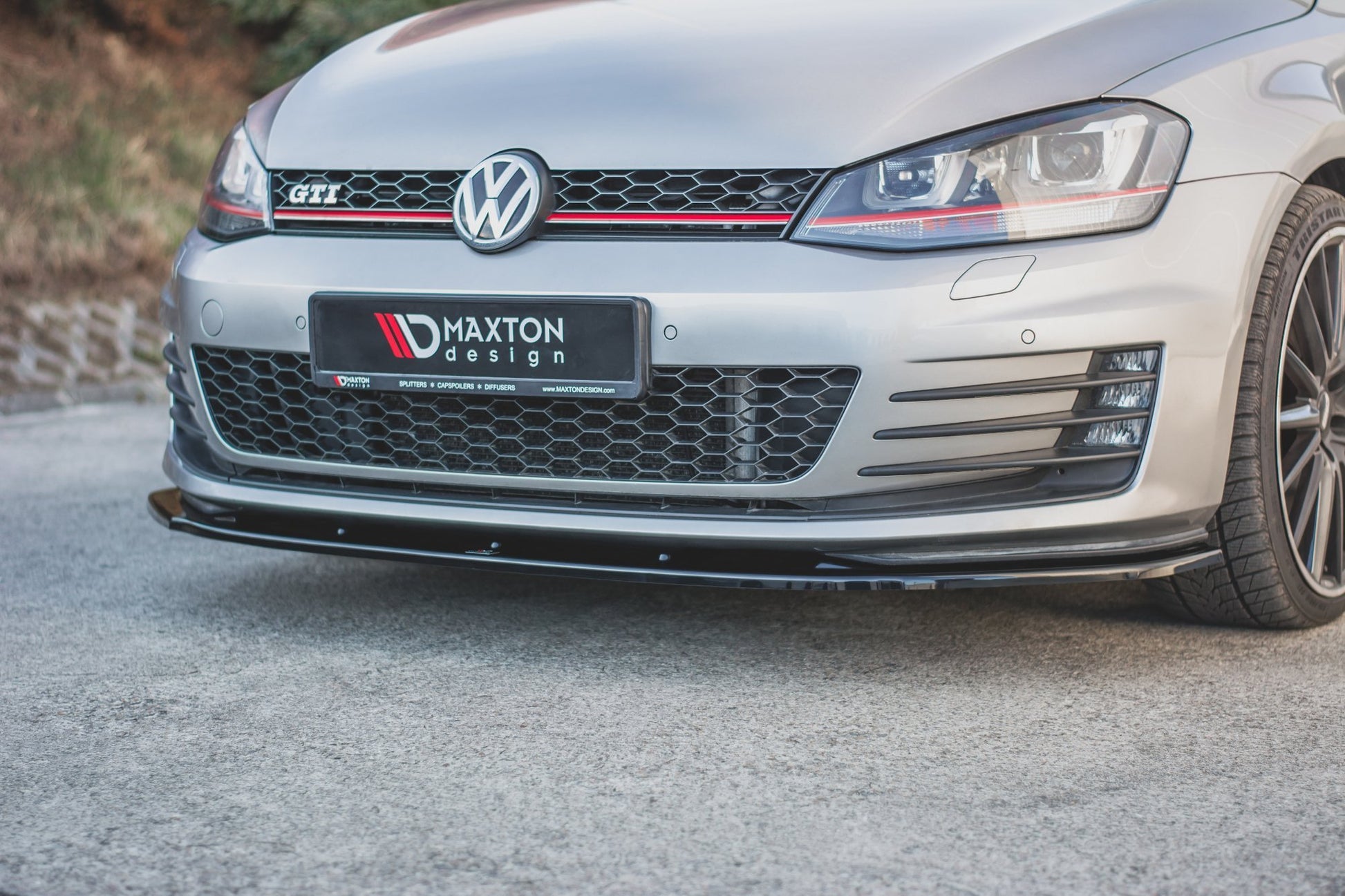 Front Ansatz V.1 für VW Golf 7 GTI  schwarz Hochglanz
