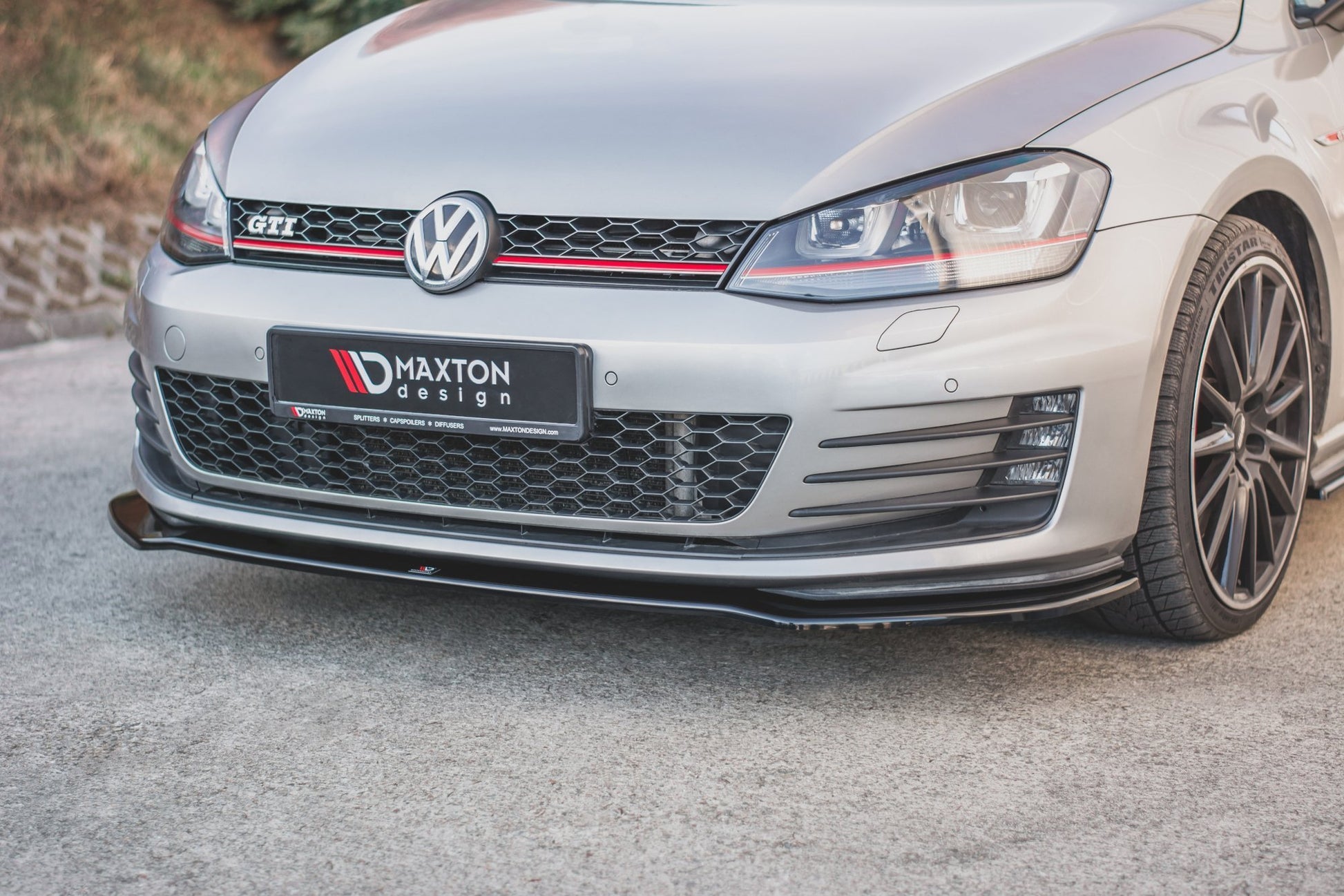 Front Ansatz V.2 für VW Golf 7 GTI  schwarz Hochglanz