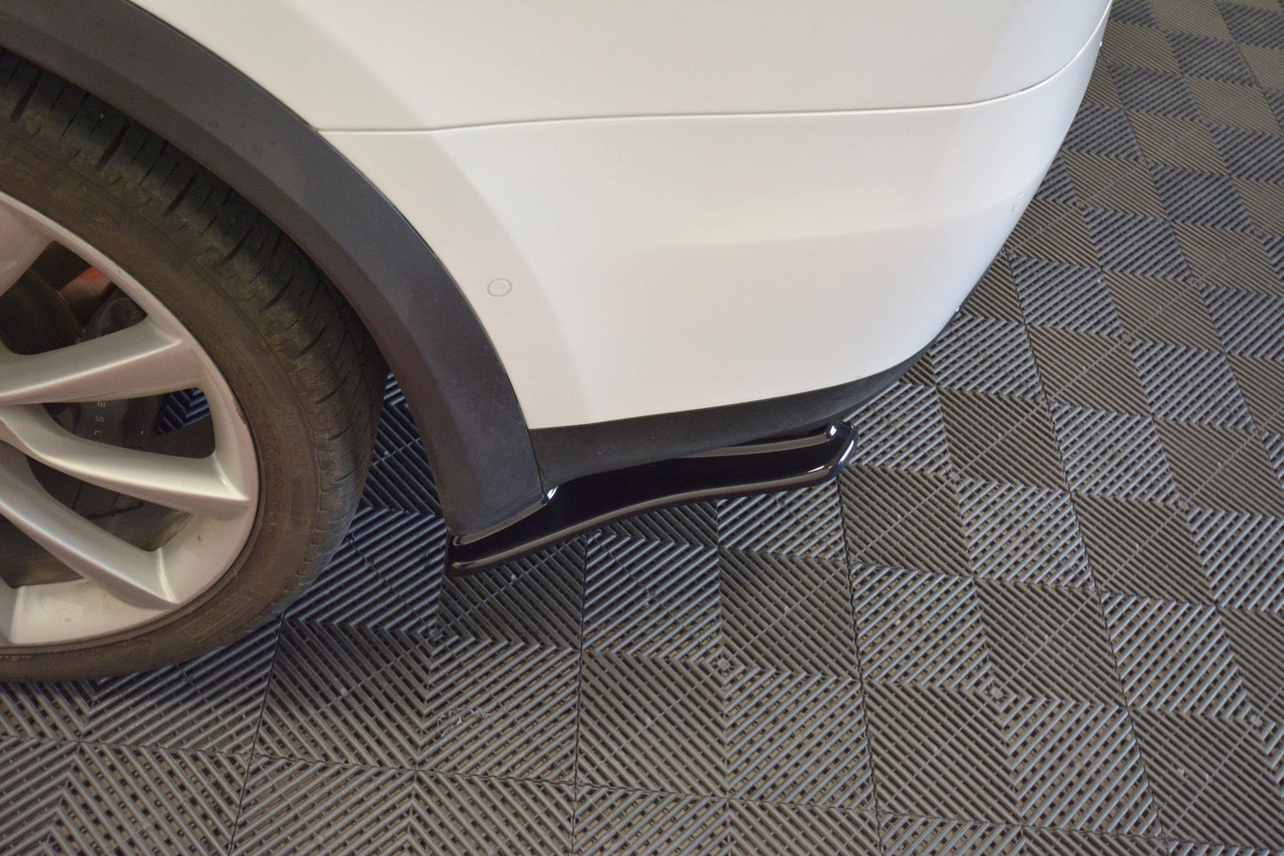 Heck Ansatz Flaps Diffusor V.1 für TESLA MODEL X  schwarz matt