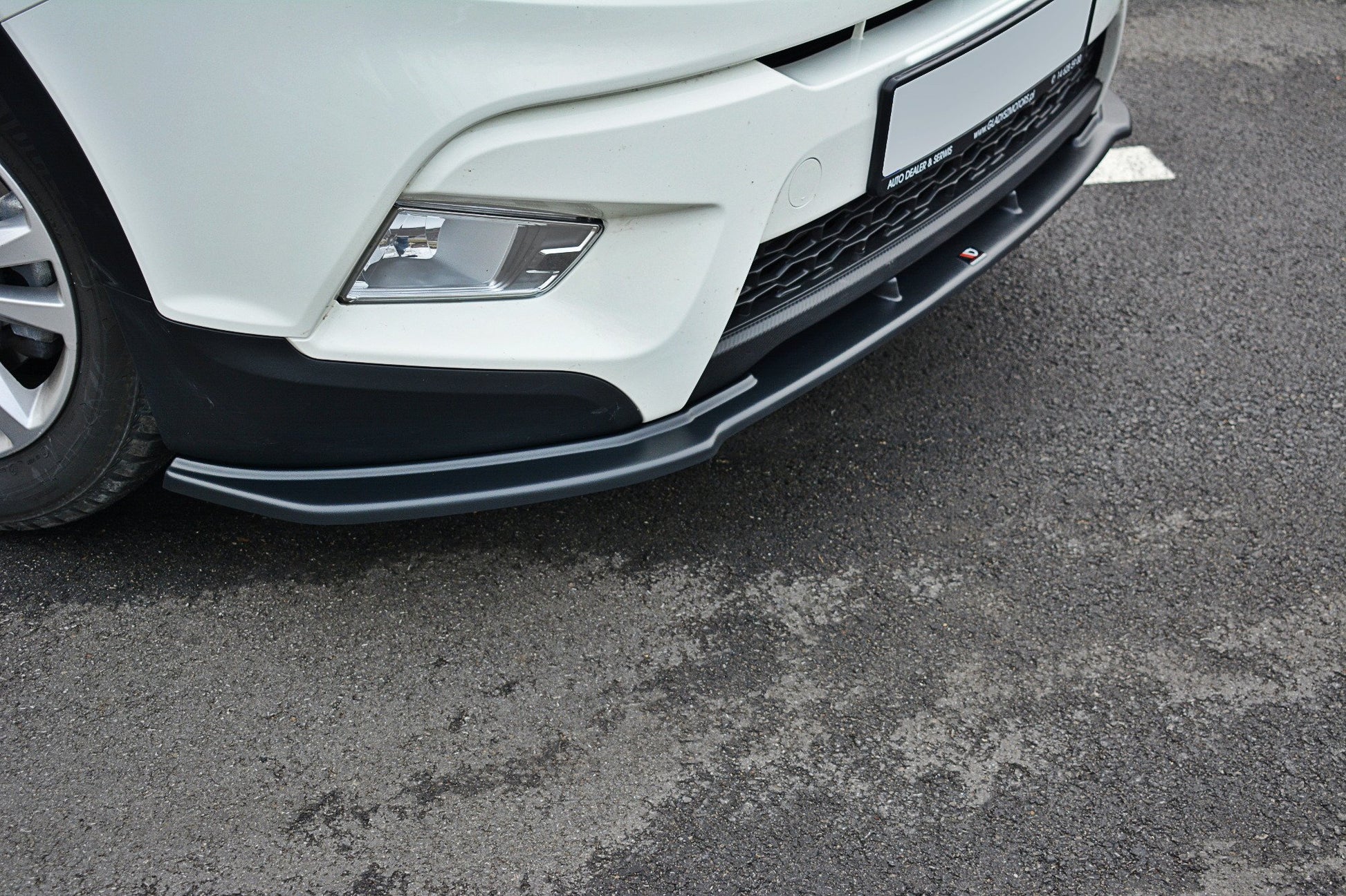 Front Ansatz V.1 für SSANGYONG TIVOLI Carbon Look