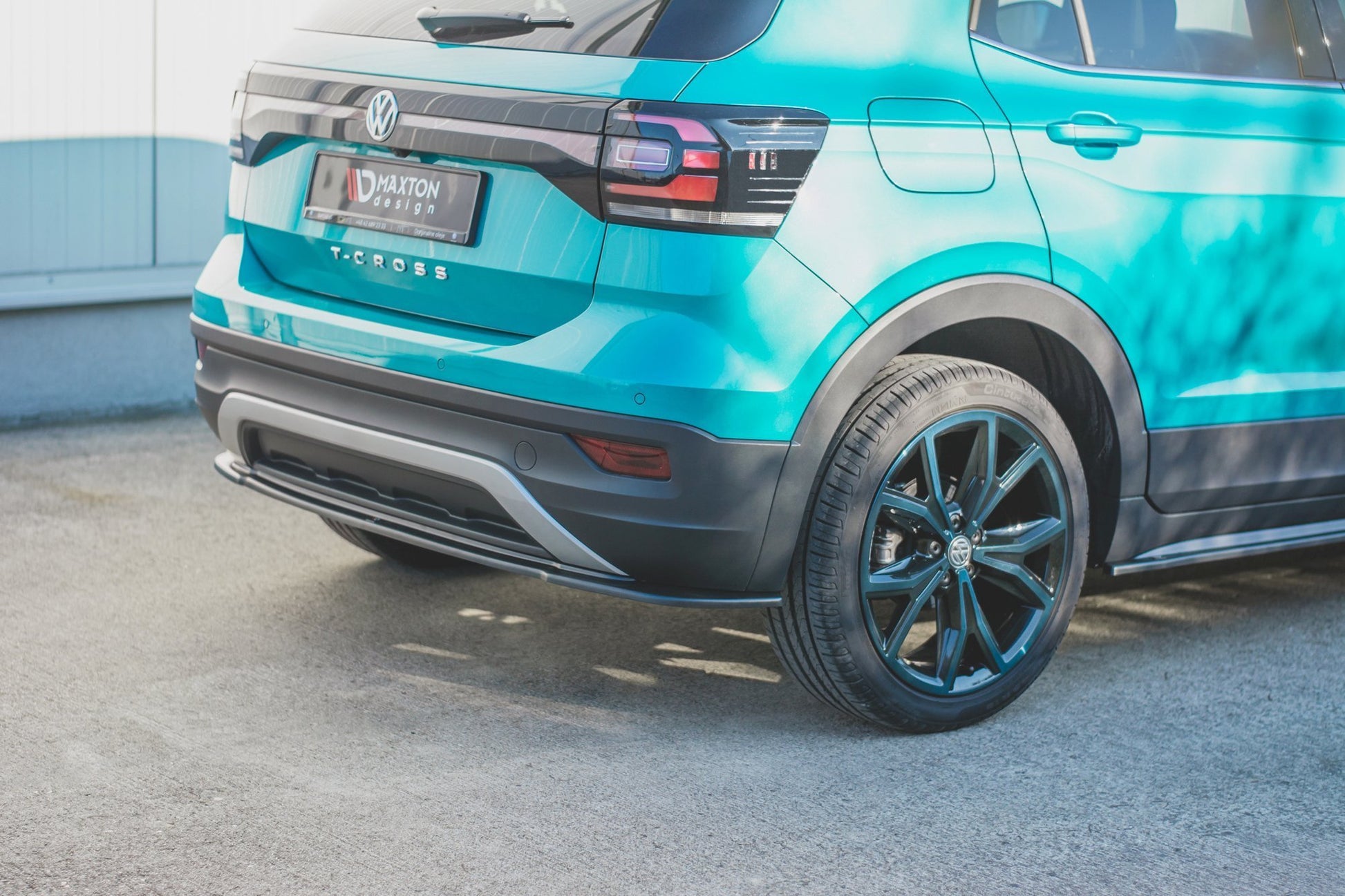 Mittlerer Diffusor Heck Ansatz für Volkswagen T-Cross schwarz Hochglanz