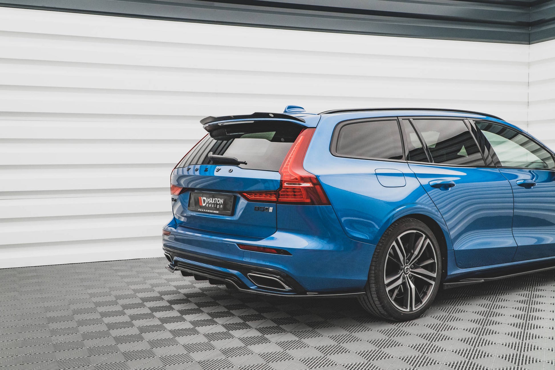 Spoiler CAP für Volvo V60 R-Design Mk2 schwarz Hochglanz