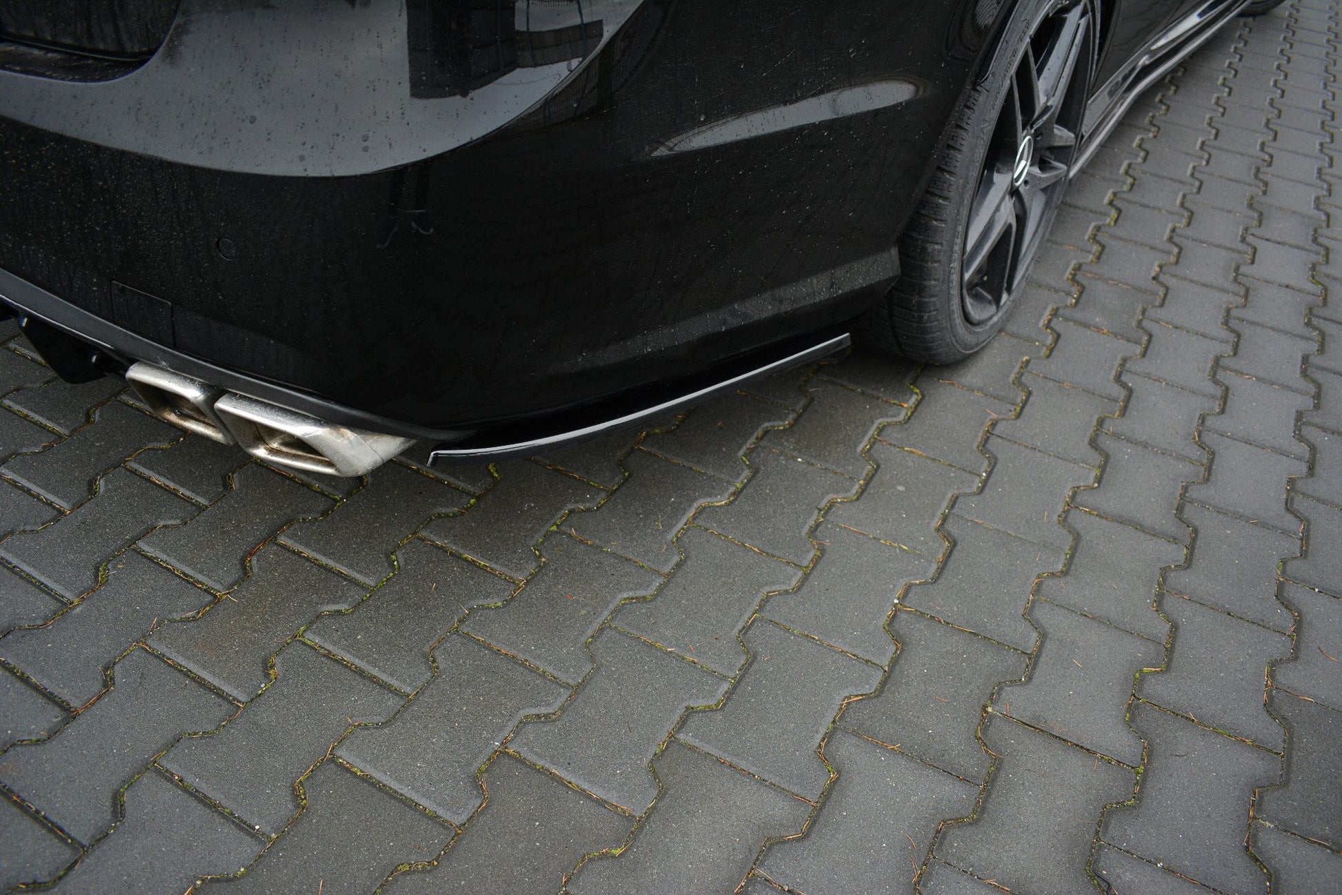 Heck Ansatz Flaps Diffusor für Mercedes E63 AMG W212  Carbon Look