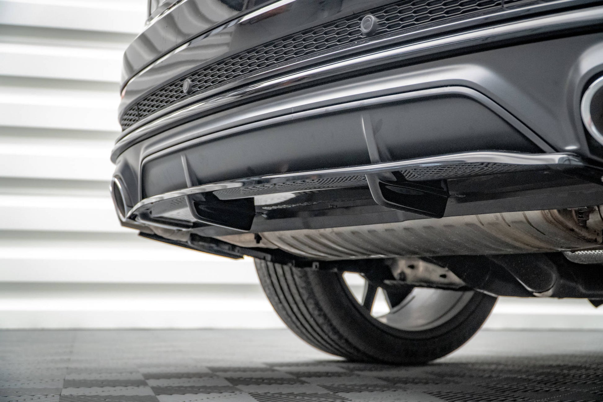 Mittlerer Diffusor Heck Ansatz DTM Look für Audi SQ8 Mk1 schwarz matt