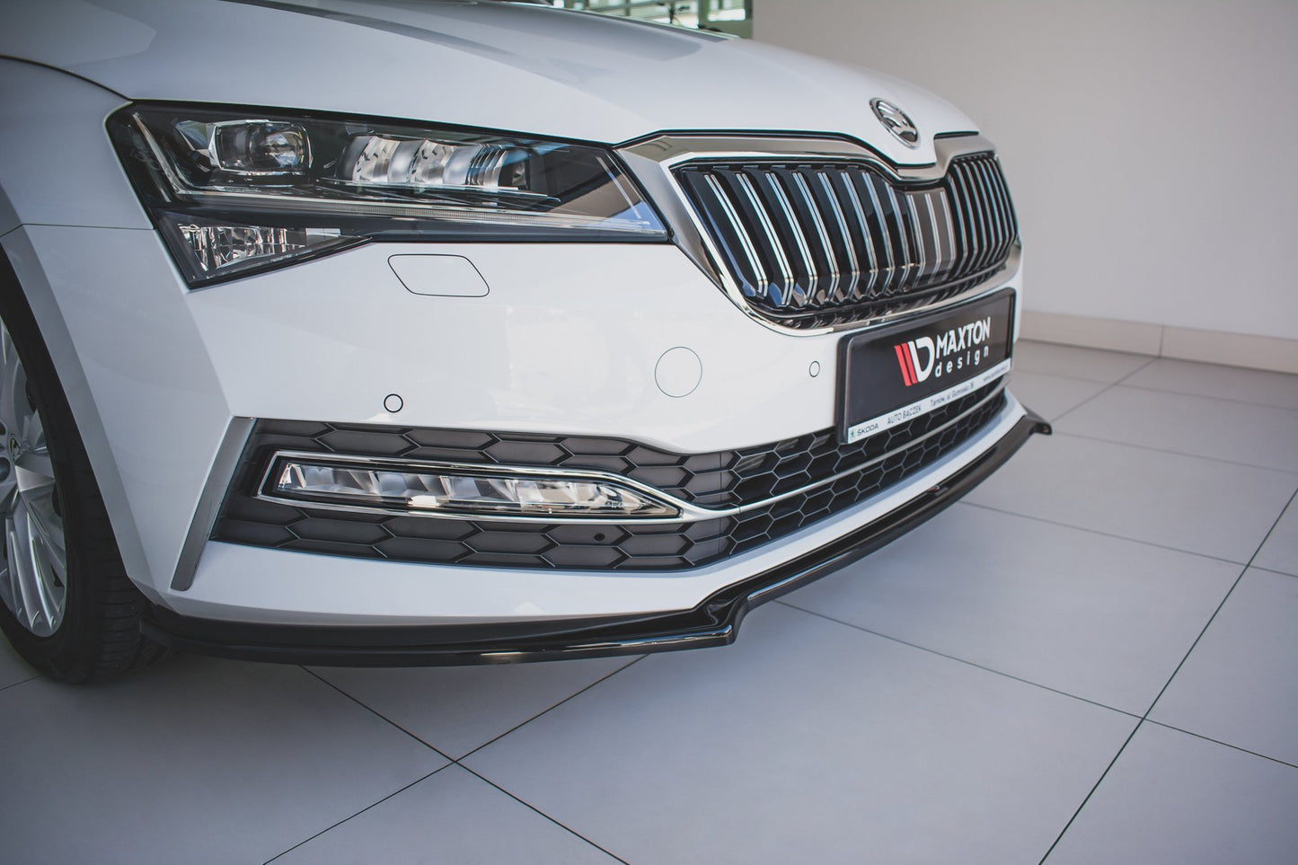 Front Ansatz V.1 für Skoda Superb Mk3 FL schwarz matt