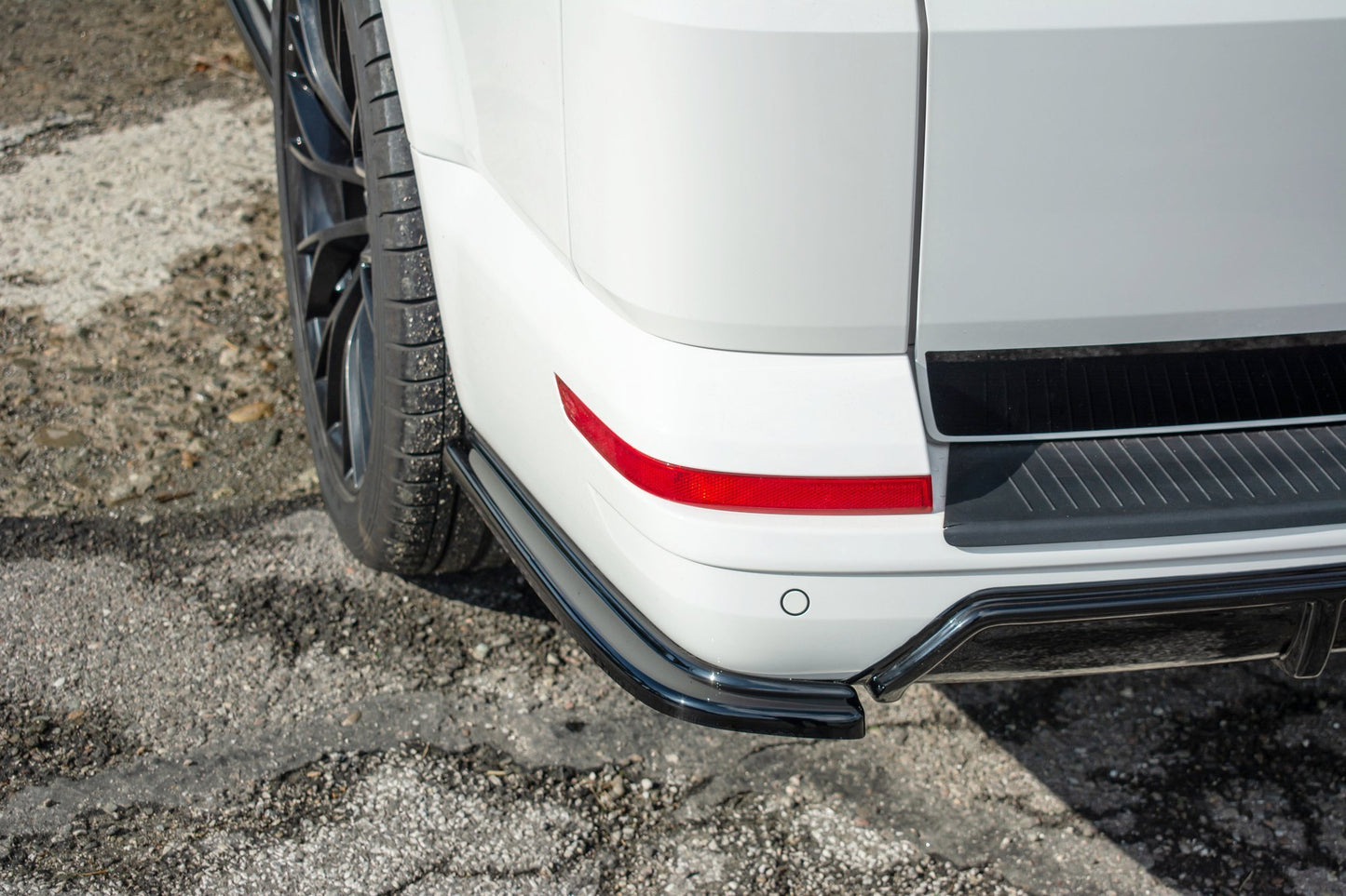 Heck Ansatz Flaps Diffusor für Volkswagen T6 schwarz Hochglanz