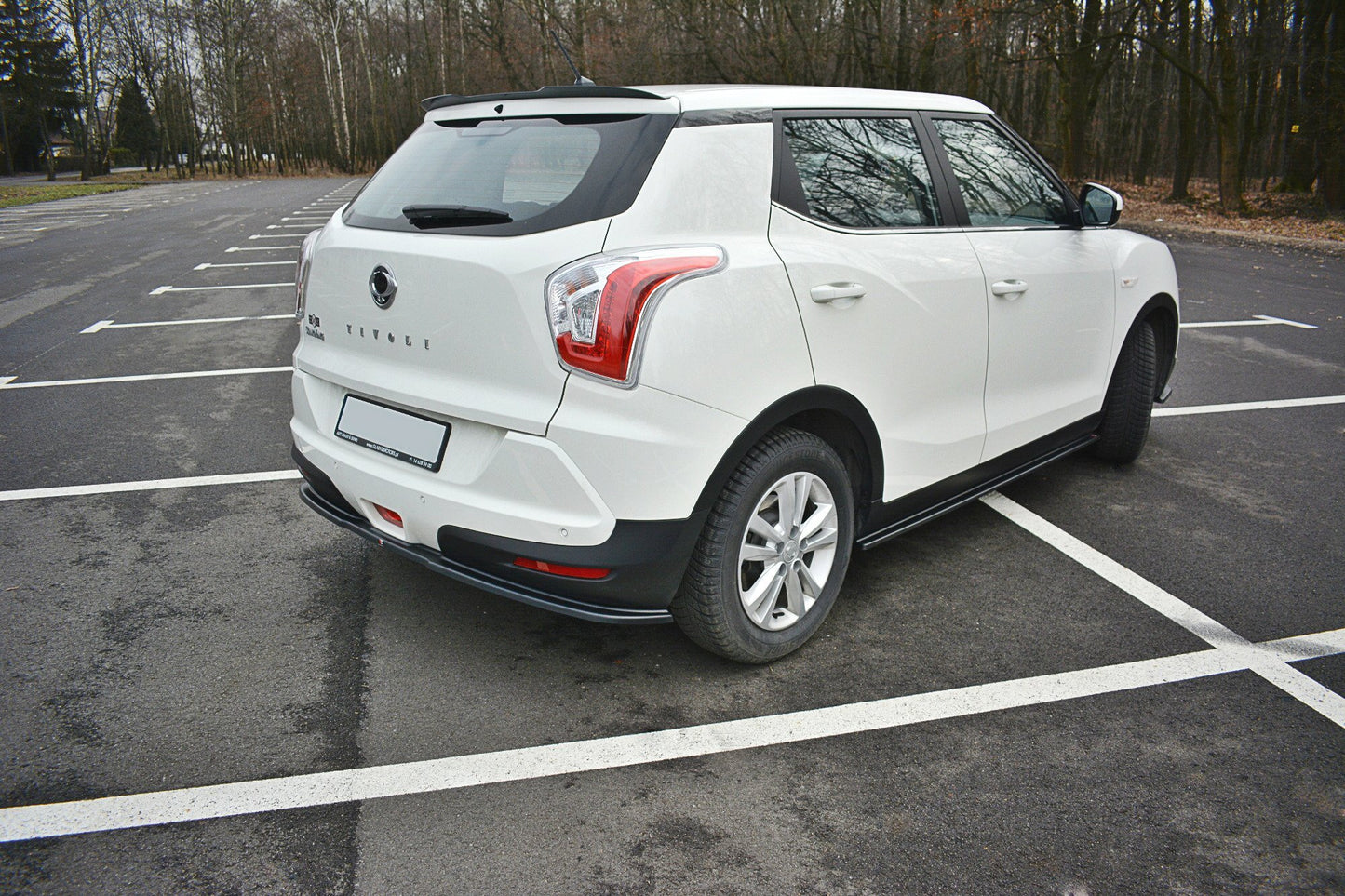Mittlerer Diffusor Heck Ansatz für SSANGYONG TIVOLI schwarz matt