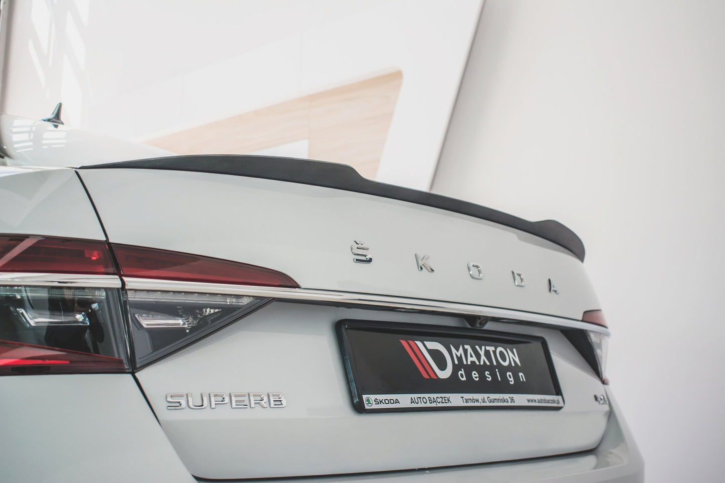 Spoiler CAP V.2 für Skoda Superb Mk3 / Mk3 FL Hatchback Carbon Look