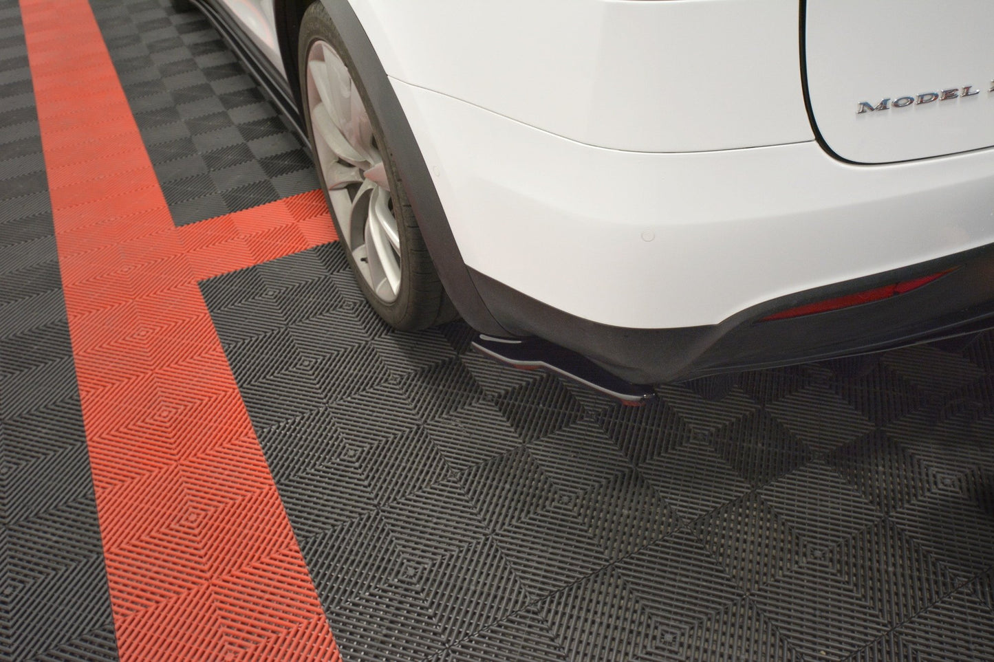 Heck Ansatz Flaps Diffusor V.2 für TESLA MODEL X  Carbon Look