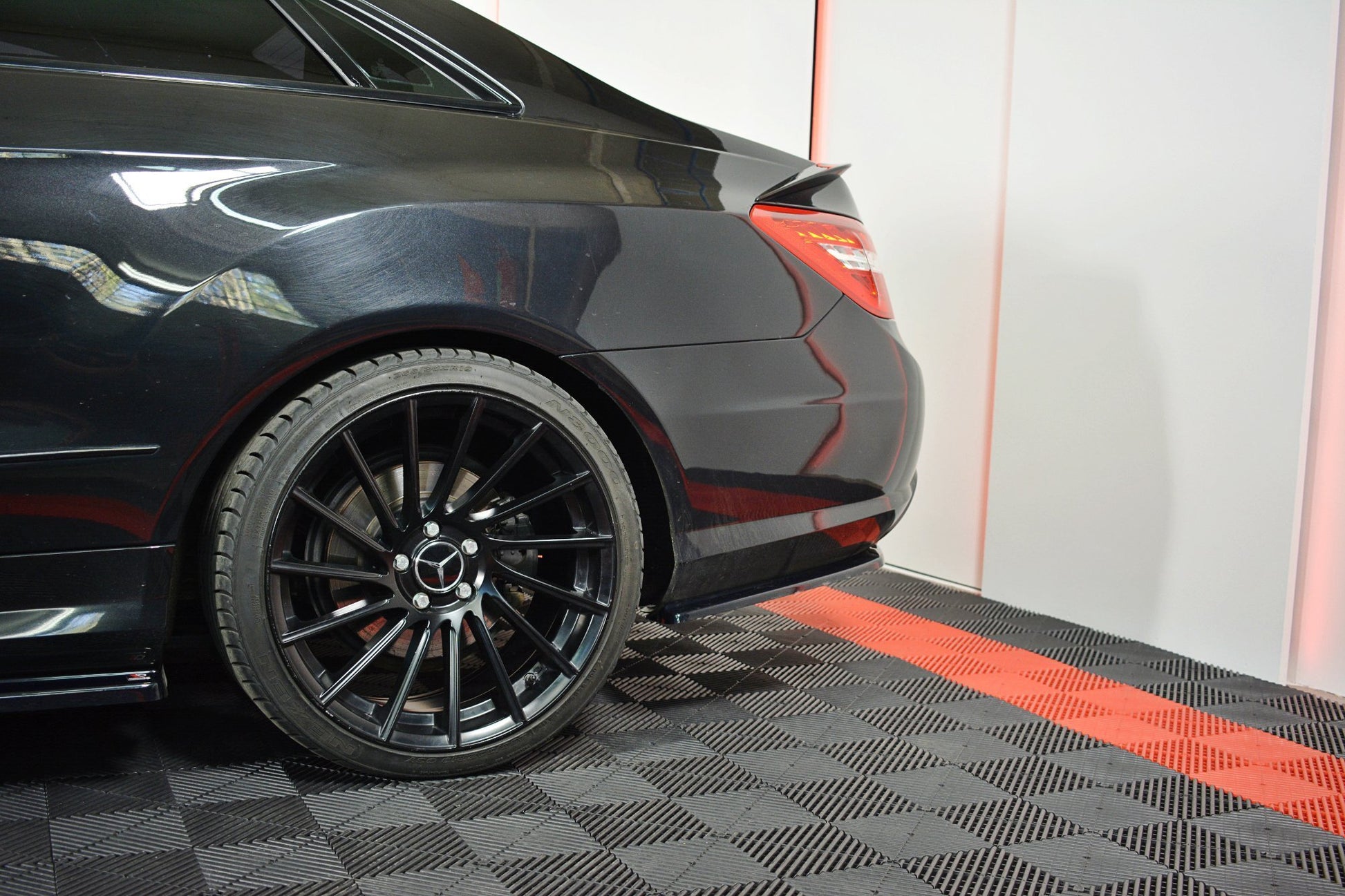 Splitter / Diffusor Heck Ansatz für Mercedes-Benz E-Klasse W207 Coupe AMG-Line schwarz matt