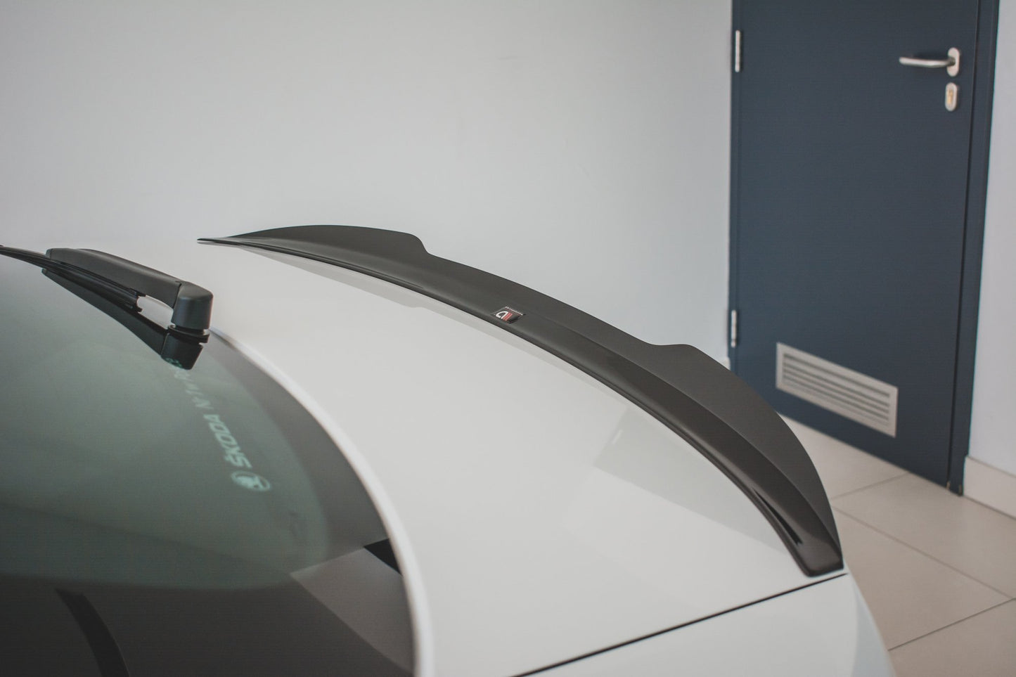 Spoiler CAP V.2 für Skoda Superb Mk3 / Mk3 FL Hatchback Carbon Look