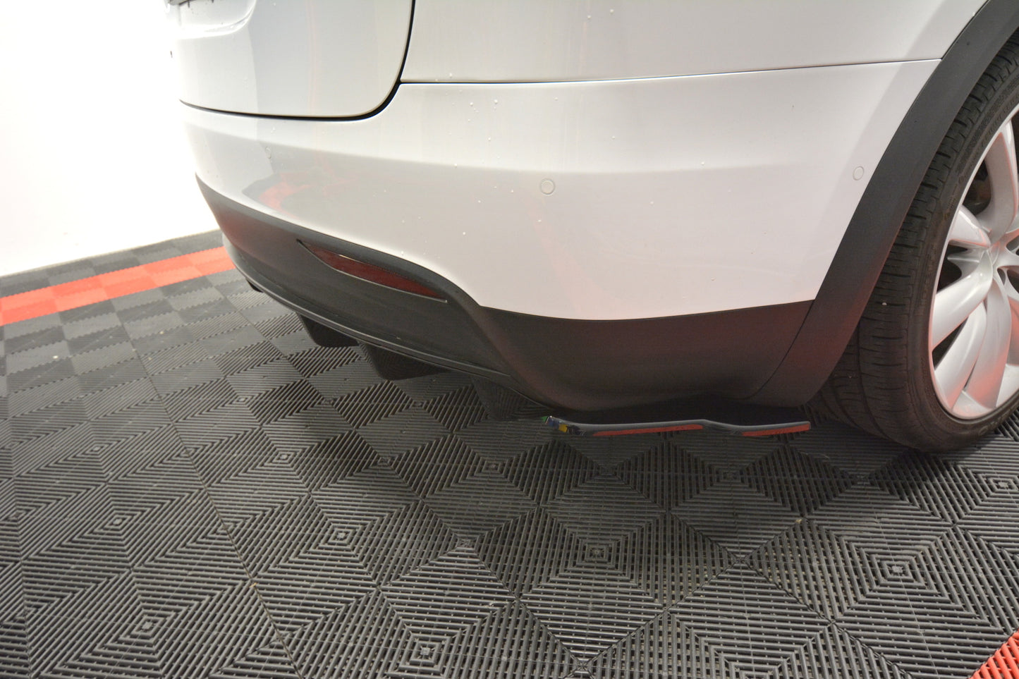 Diffusor Heck Ansatz für TESLA MODEL X schwarz matt