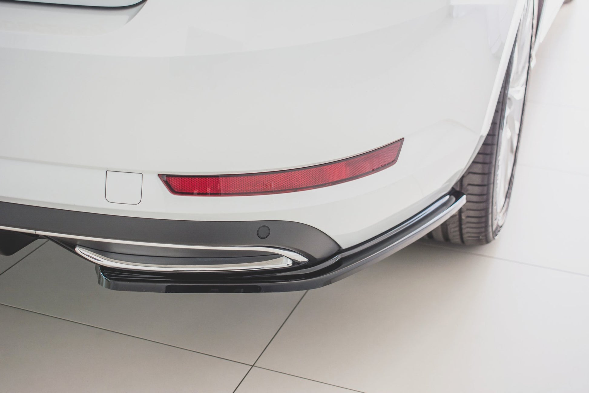 Heck Ansatz Flaps Diffusor für Skoda Superb Mk3 FL Hatchback / Kombi Carbon Look