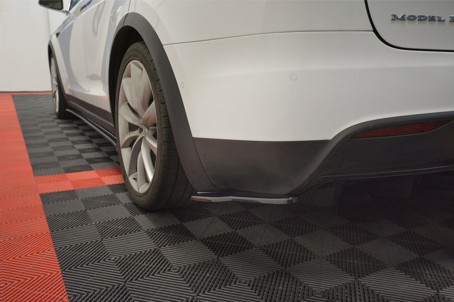 Heck Ansatz Flaps Diffusor V.2 für TESLA MODEL X  schwarz Hochglanz