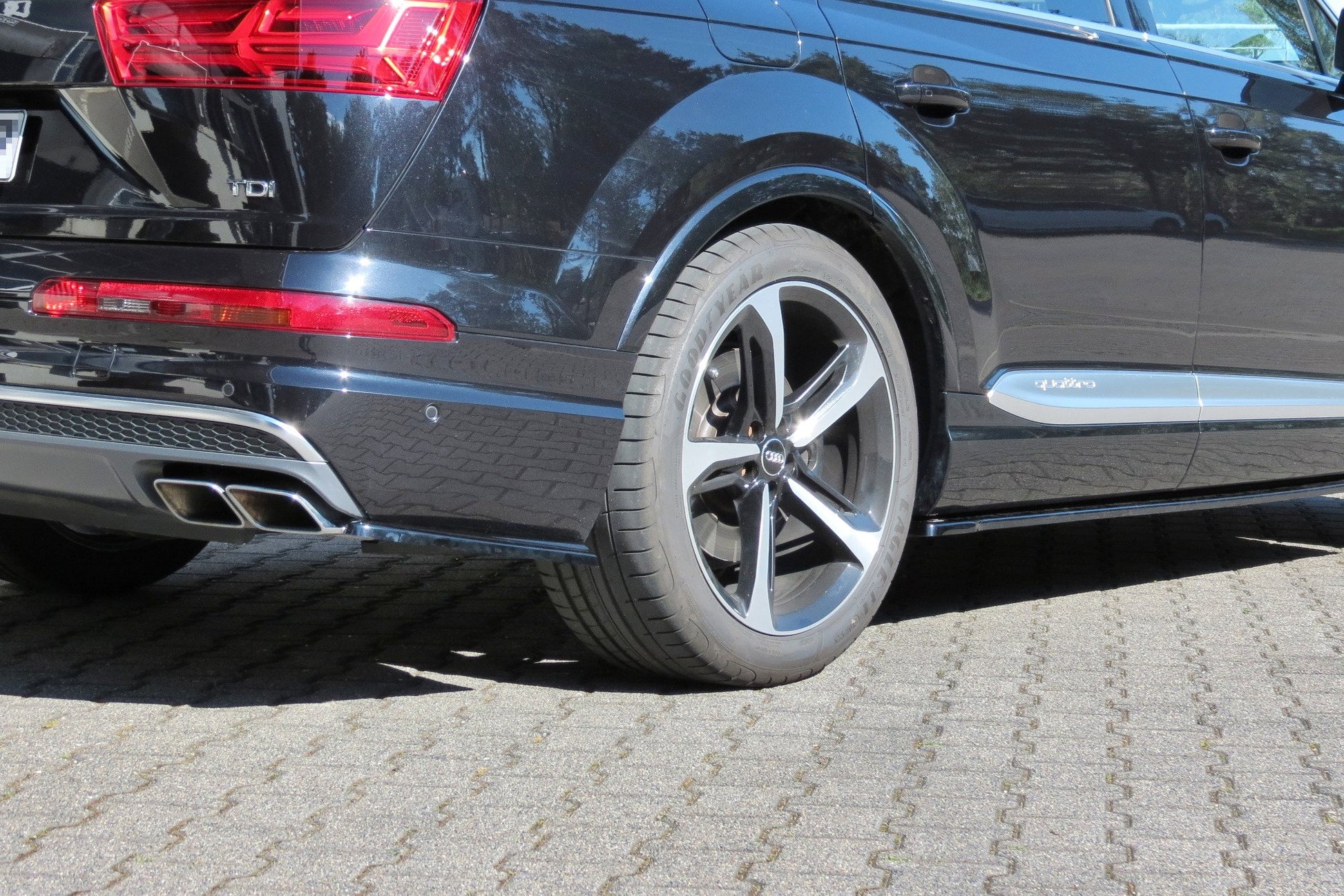 Heck Ansatz Flaps Diffusor für Audi SQ7 / Q7 S-Line Mk.2 schwarz matt