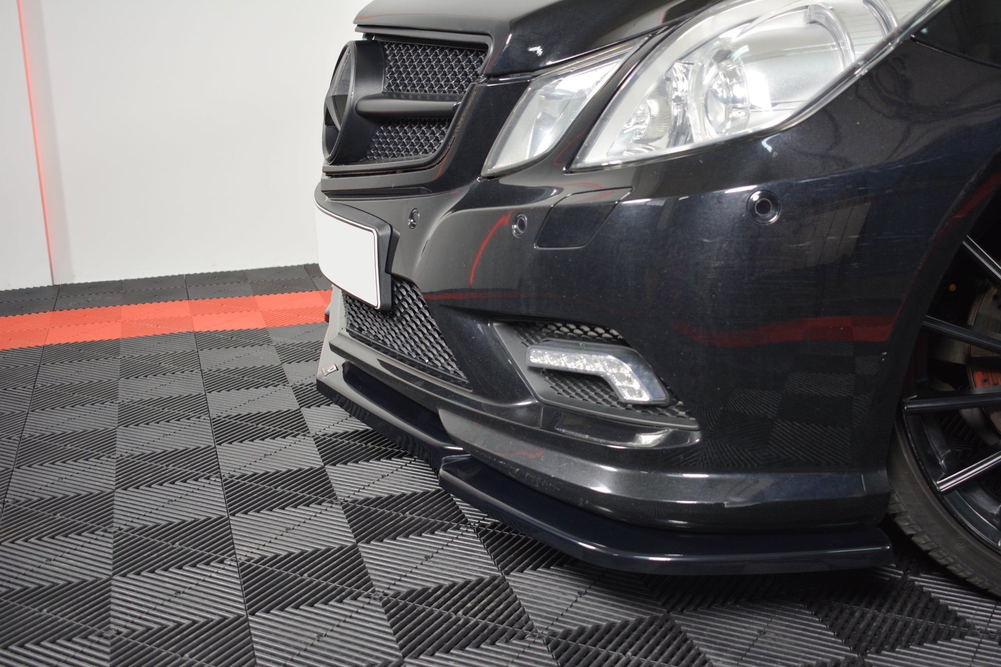 Front Ansatz für  Mercedes-Benz E-Klasse W207 Coupe AMG-Line schwarz Hochglanz
