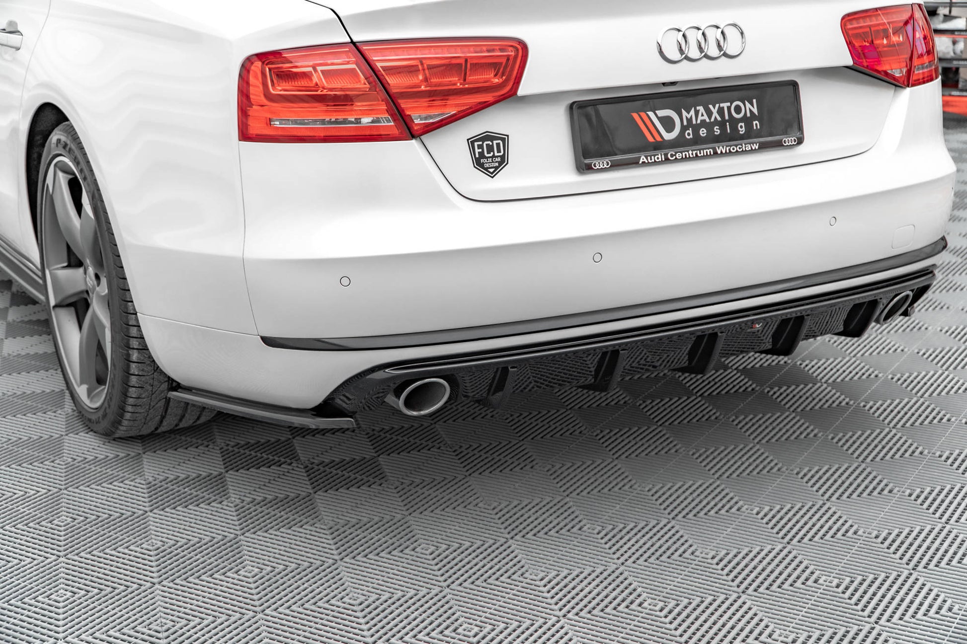 Diffusor Heck Ansatz für Audi A8 D4 schwarz matt