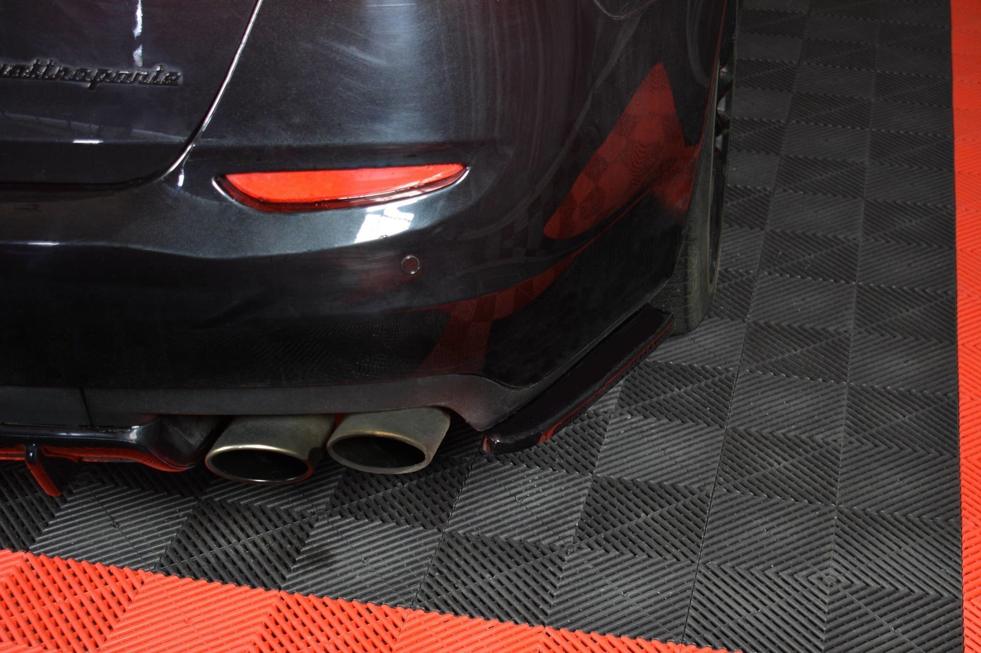 Heck Ansatz Flaps Diffusor für MASERATI QUATTROPORTE MK.6 vor Facelift Carbon Look