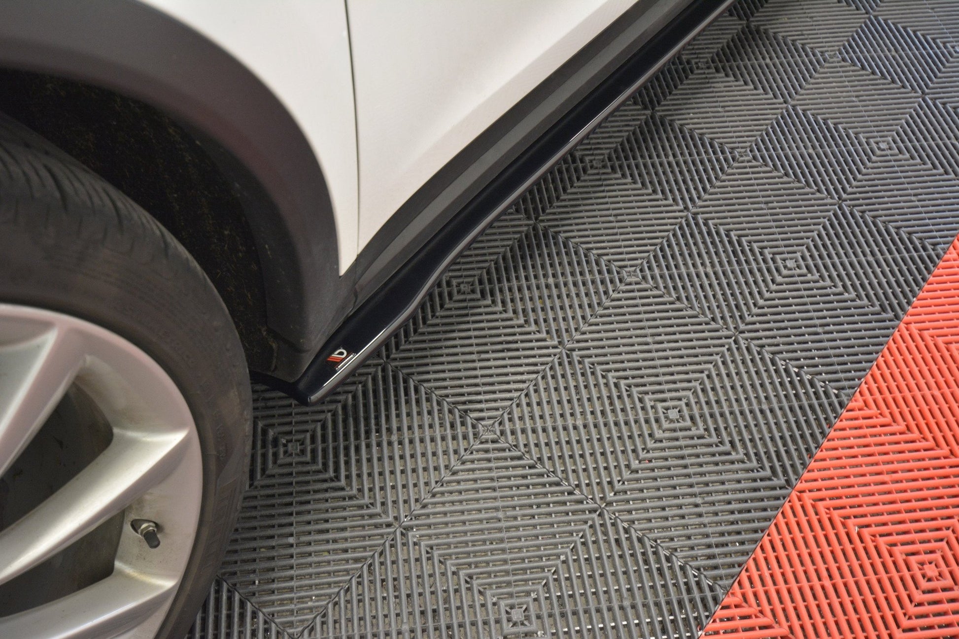Seitenschweller Ansatz für V.2 für TESLA MODEL X Carbon Look