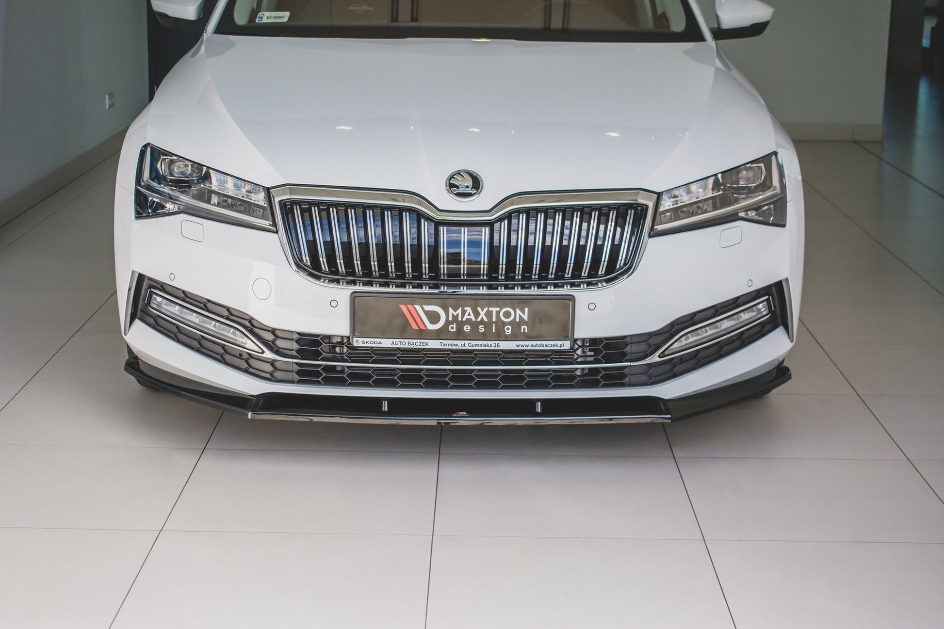 Front Ansatz V.2 für Skoda Superb Mk3 FL Carbon Look