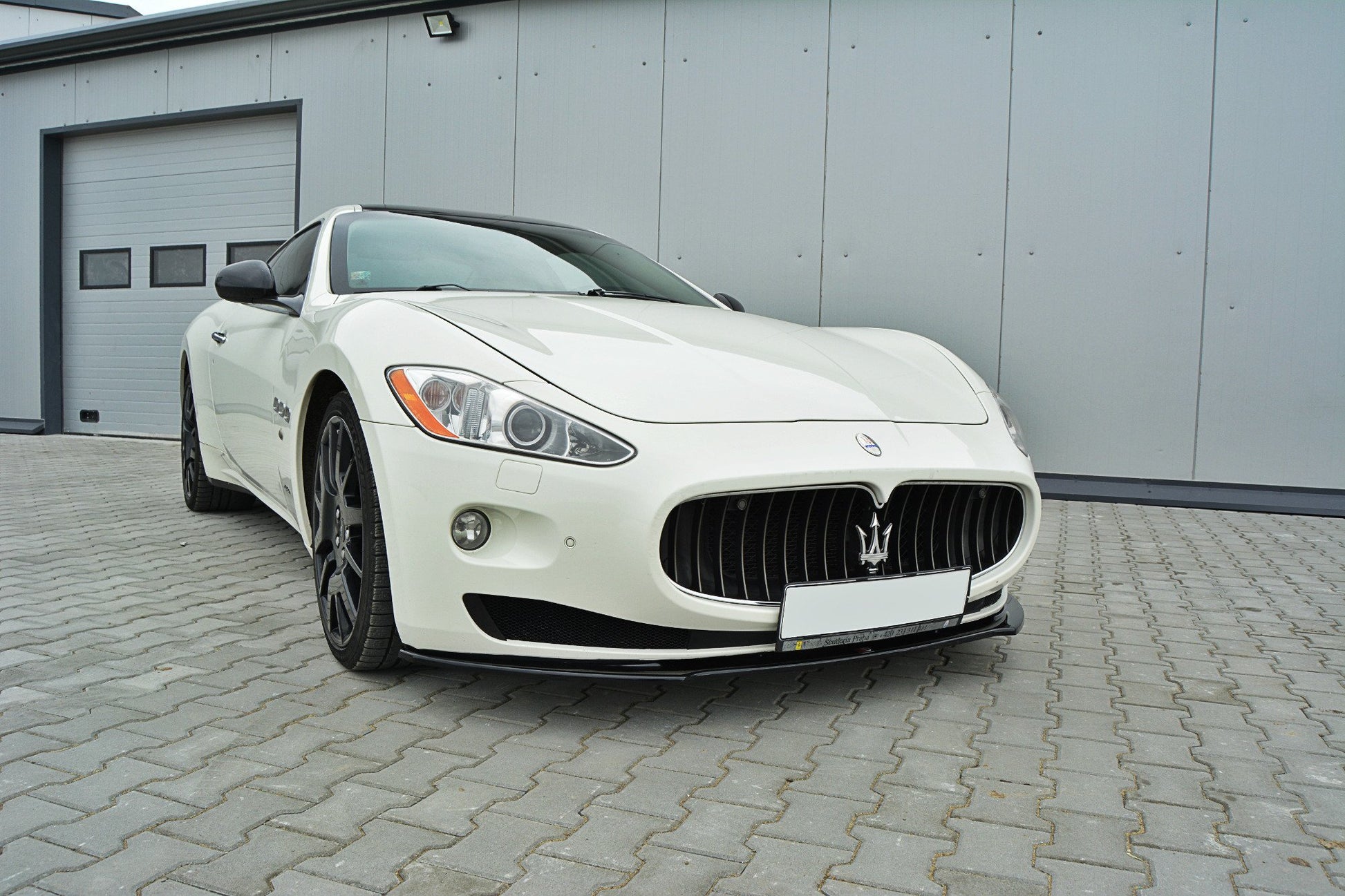 Front Ansatz für MASERATI GRANTURISMO 2007-2011 schwarz Hochglanz
