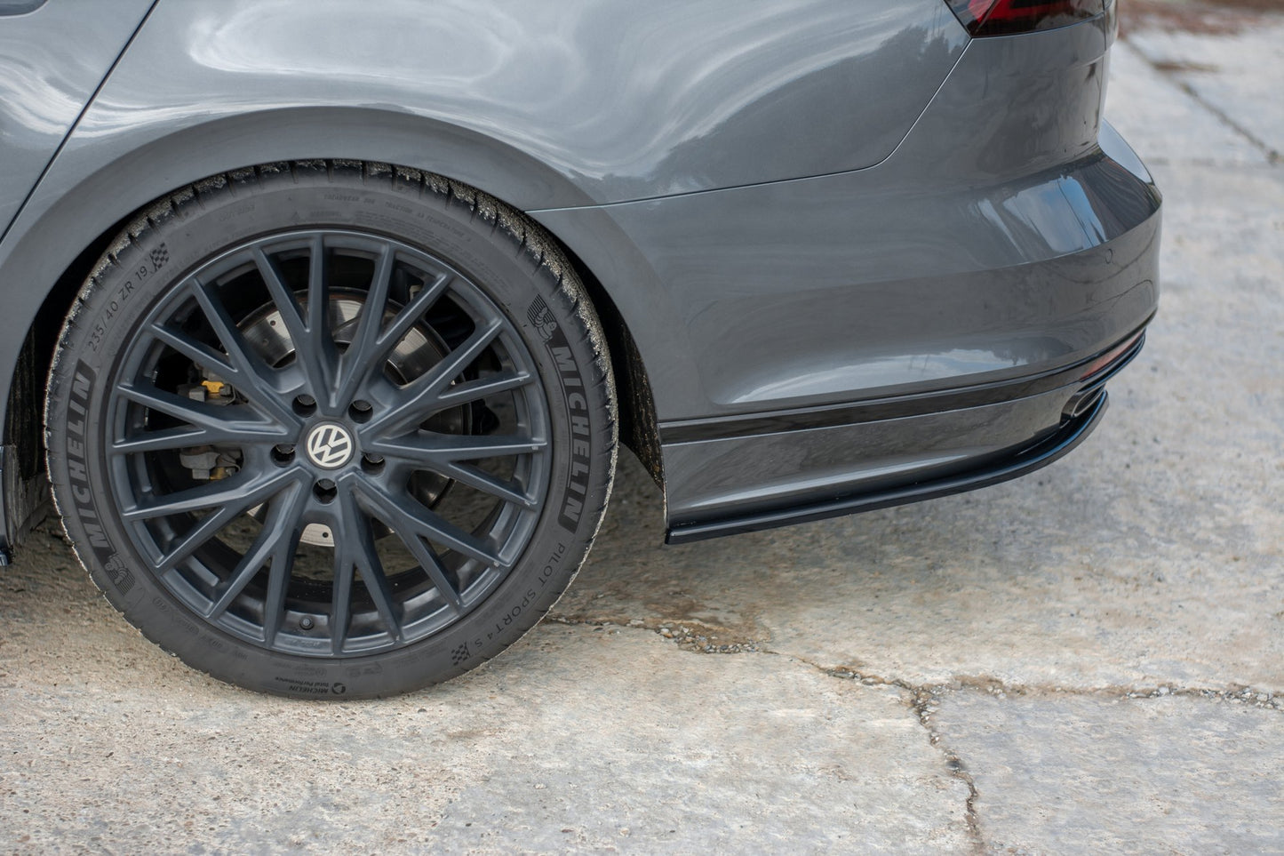 Heck Ansatz Flaps Diffusor für Volkswagen Passat R-Line B8 Carbon Look