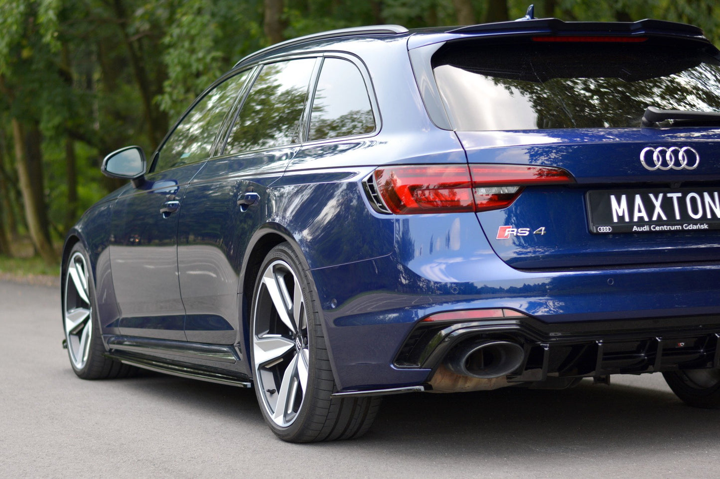Heck Ansatz Flaps Diffusor für Audi RS4 B9 Avant Carbon Look