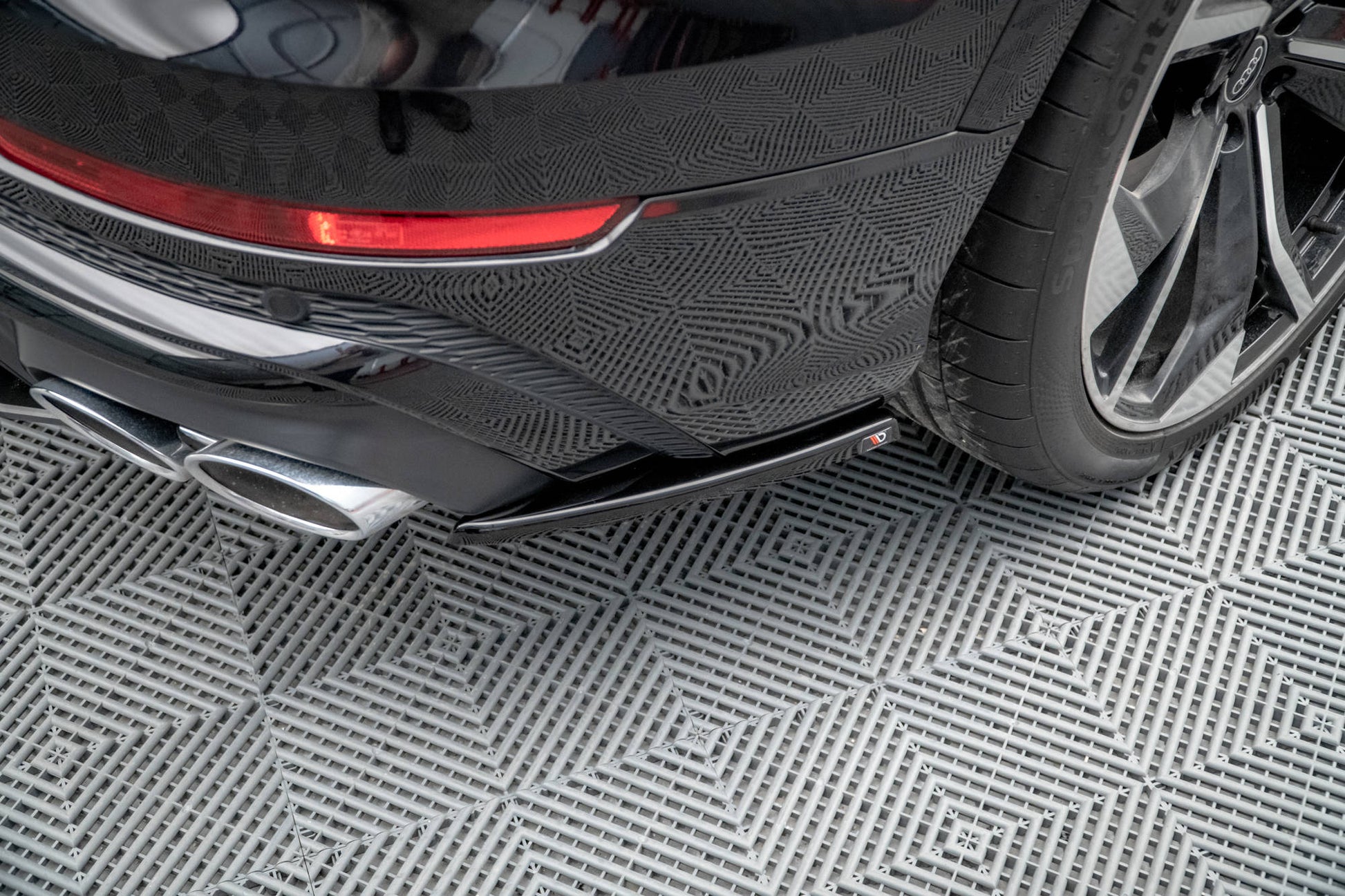 Heck Ansatz Flaps Diffusor für Audi SQ8 Mk1 Carbon Look