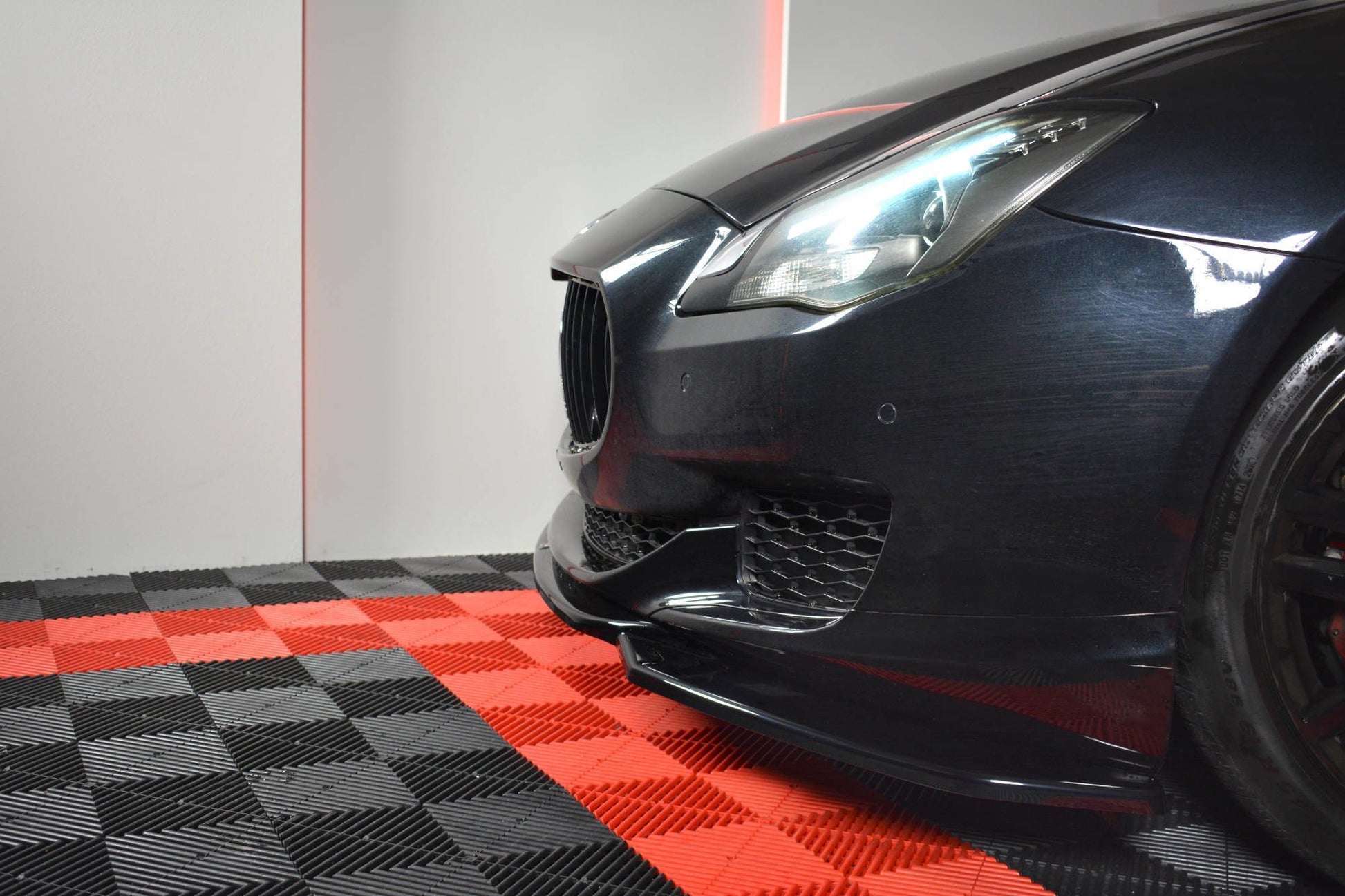 Front Ansatz für MASERATI QUATTROPORTE MK.6 vor Facelift Carbon Look