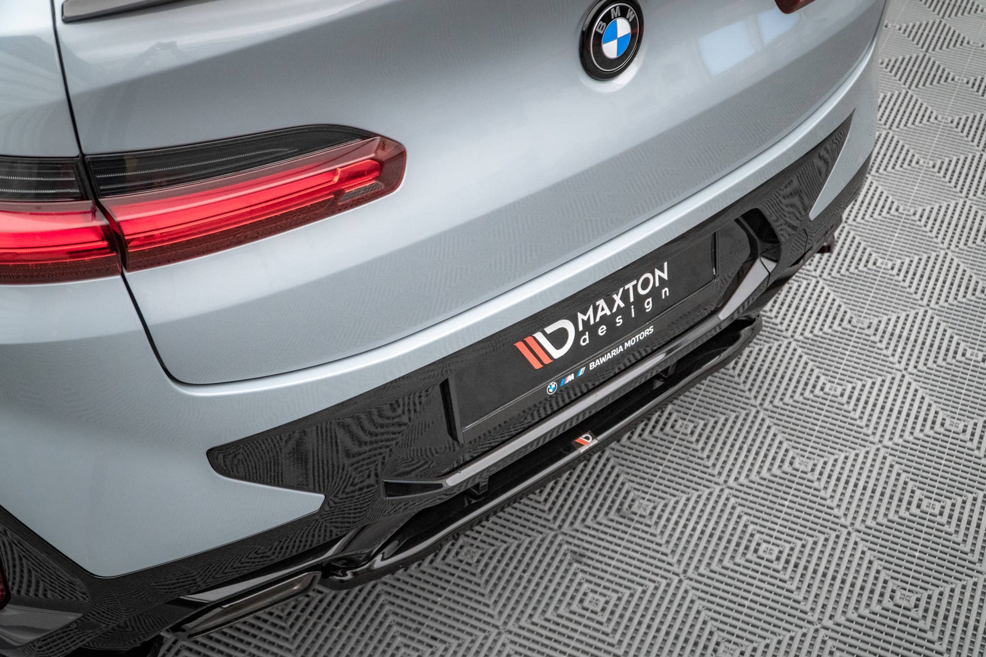 Mittlerer Diffusor Heck Ansatz für BMW X4 M-Paket G02 Facelift schwarz matt