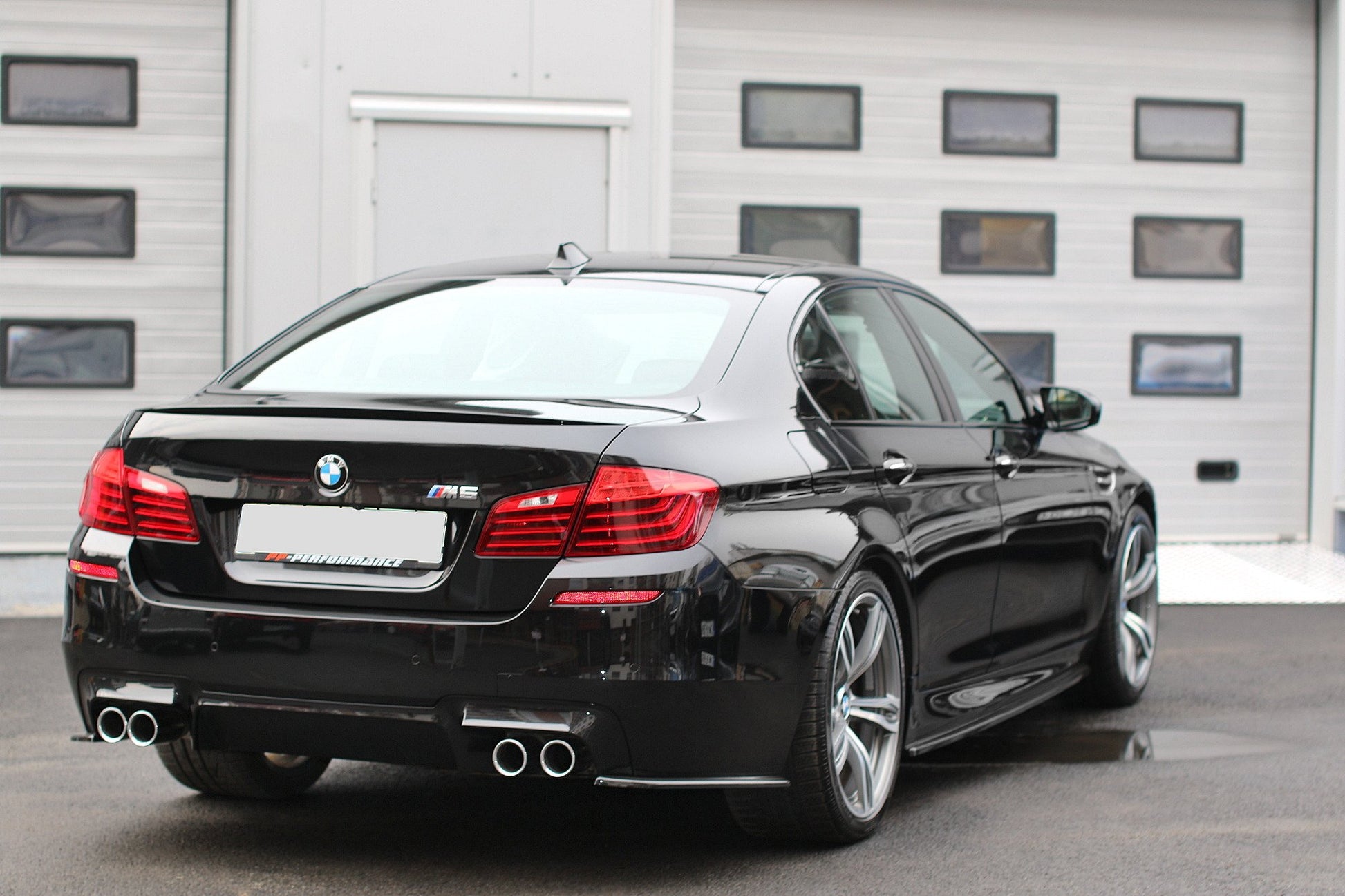Heck Ansatz Flaps Diffusor für BMW M5 F10 schwarz matt
