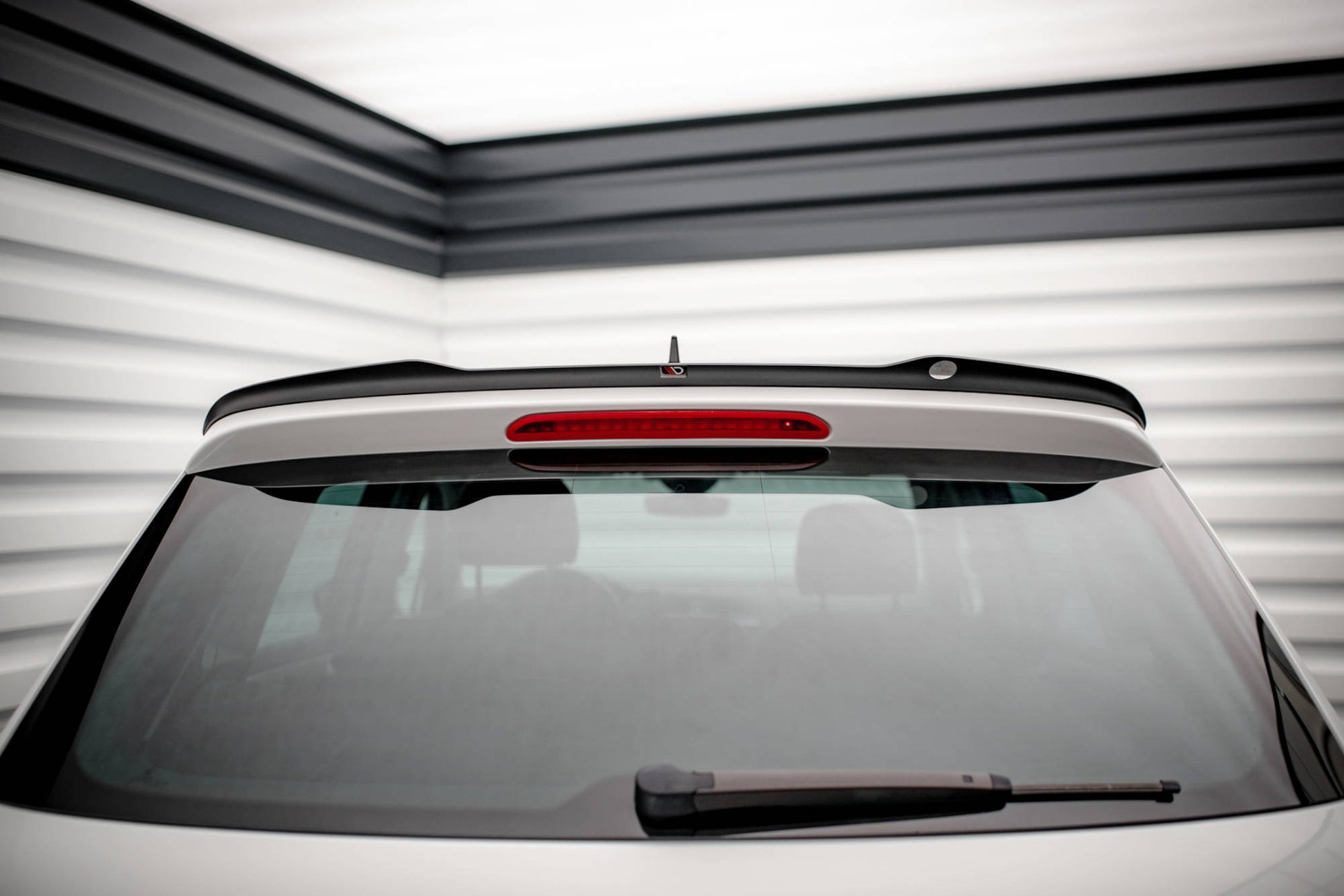 Spoiler CAP für Volkswagen Tiguan Mk2 schwarz Hochglanz
