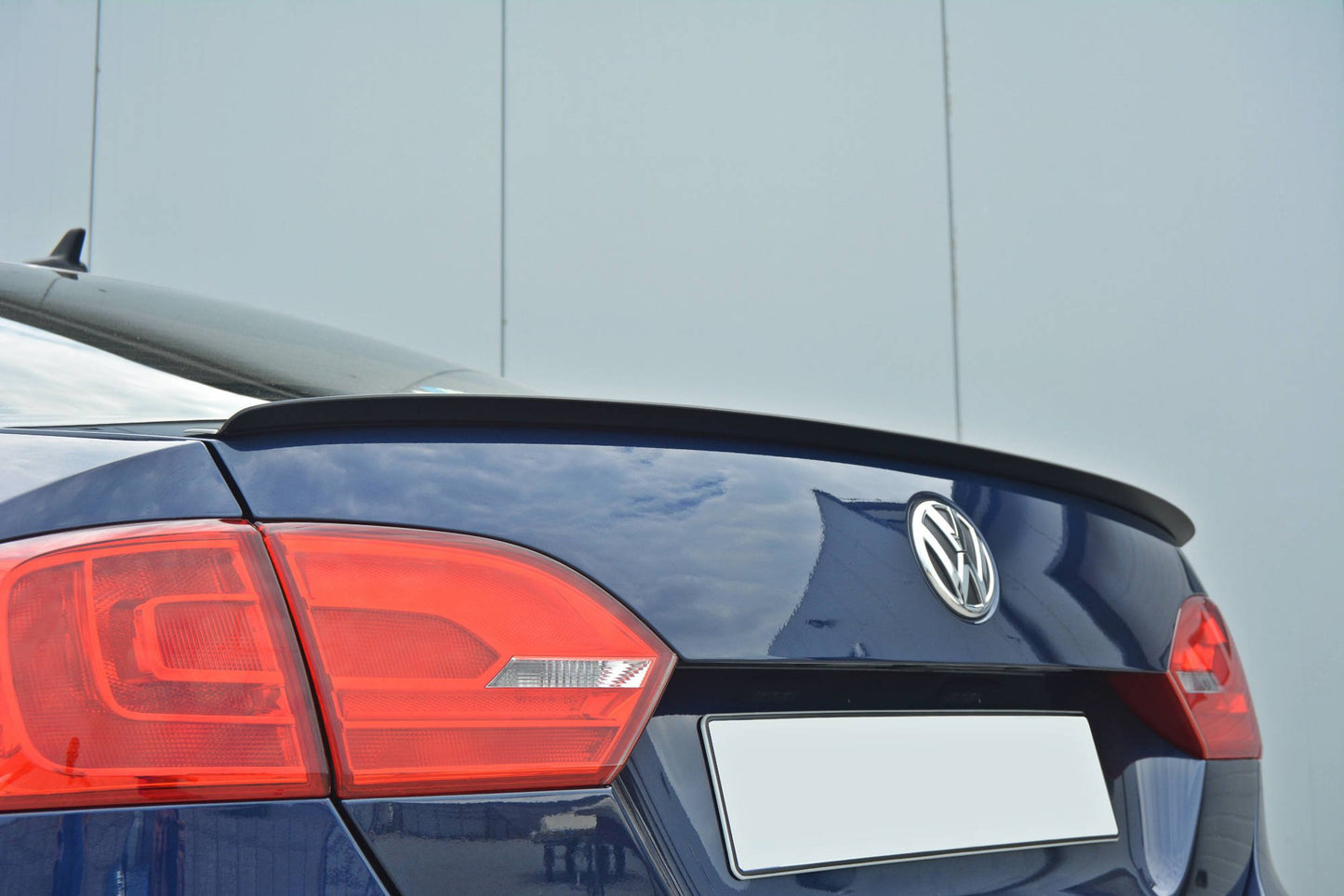 Spoiler CAP für VOLKSWAGEN JETTA MK6 SEDAN vor Facelift schwarz matt